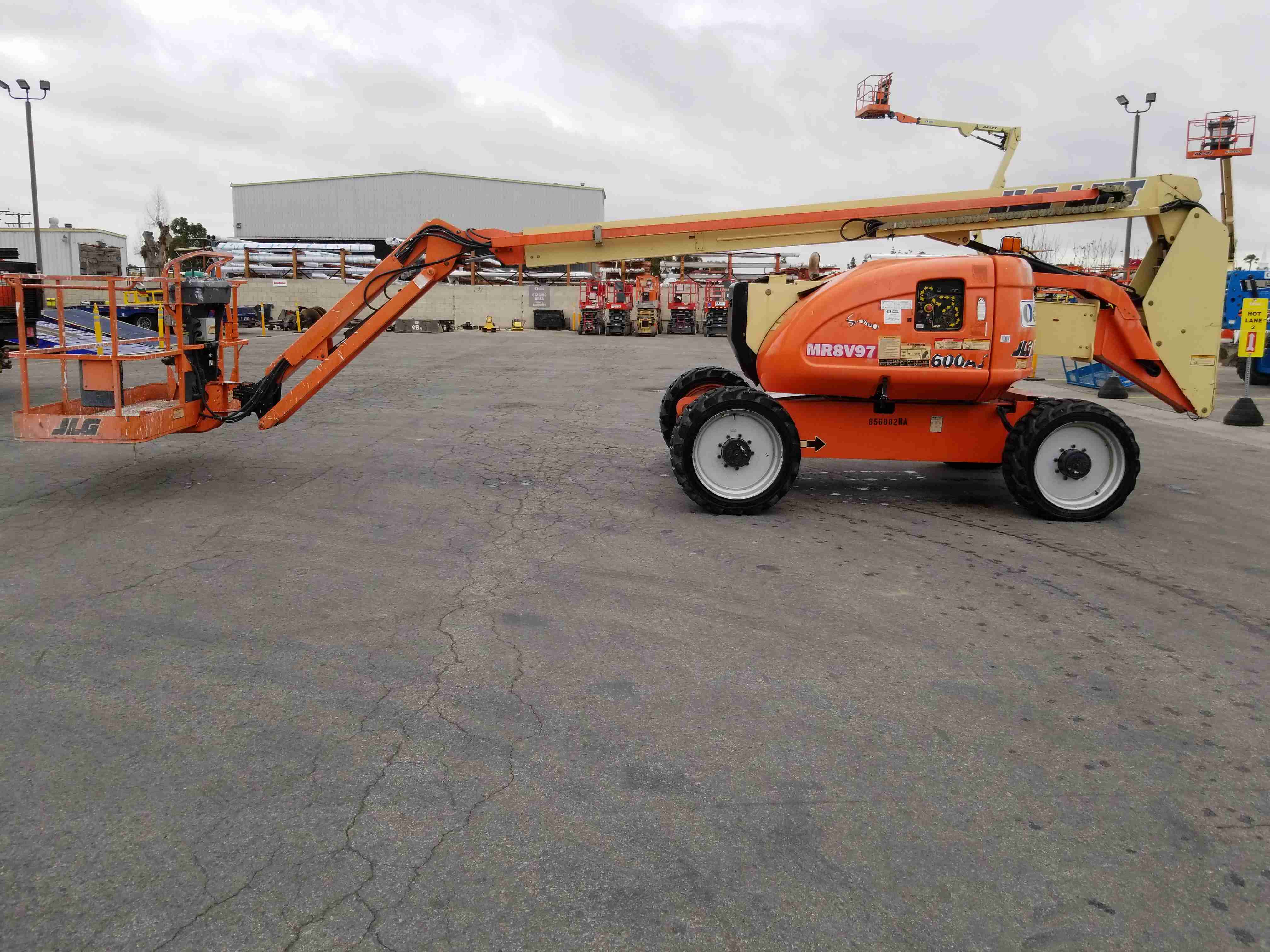 Used 2011 JLG 600AJ Articulating Boom Lift For Sale in Sun Valley, CA