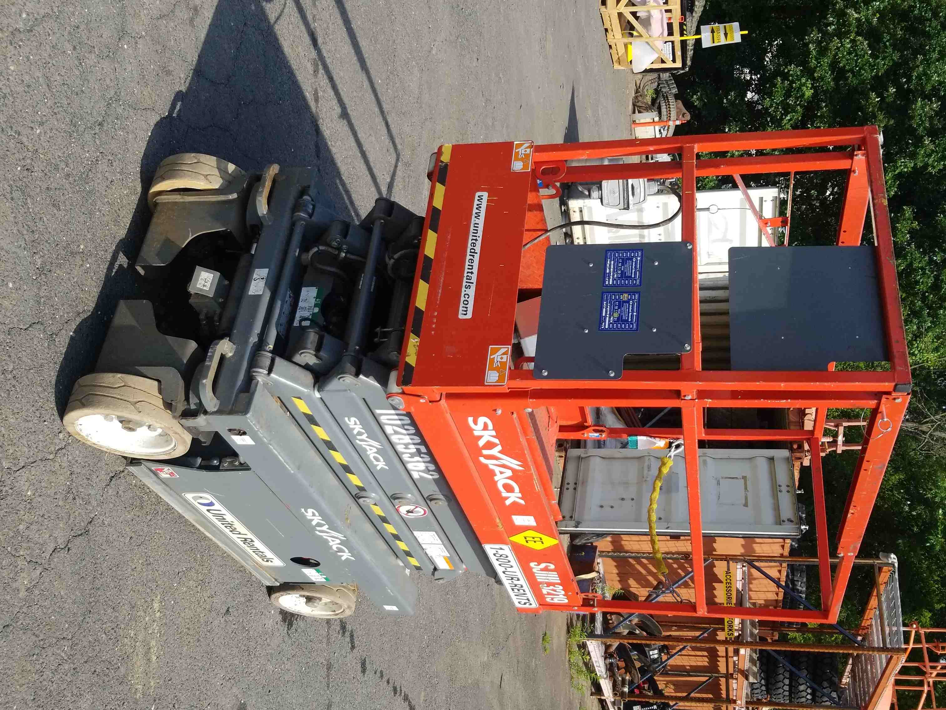 Used 2014 Skyjack SJIII3219 Scissor Lift For Sale in Clairton, PA