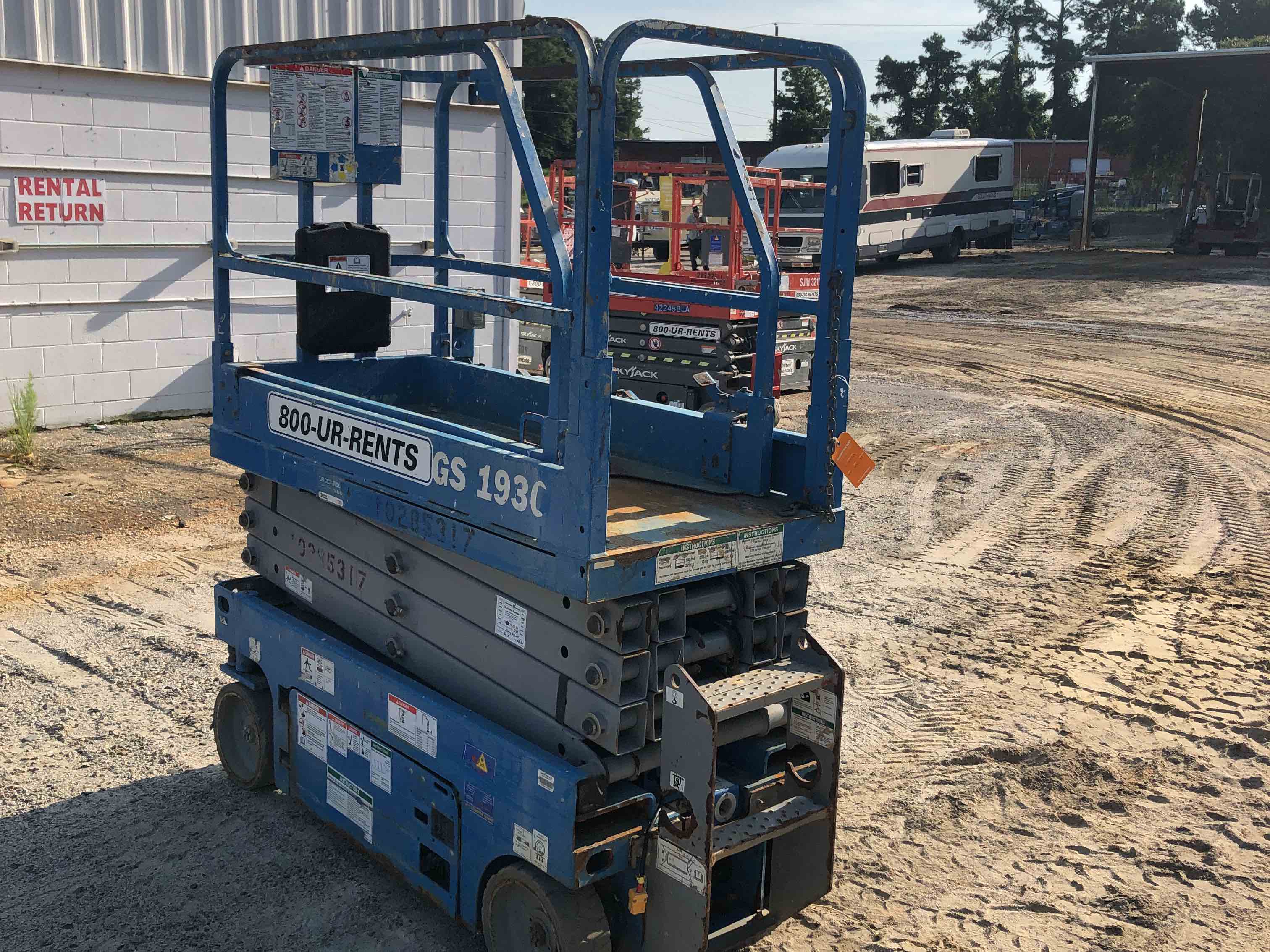 Used 2014 Genie GS1930 Electric Scissor Lift For Sale in Myrtle Beach