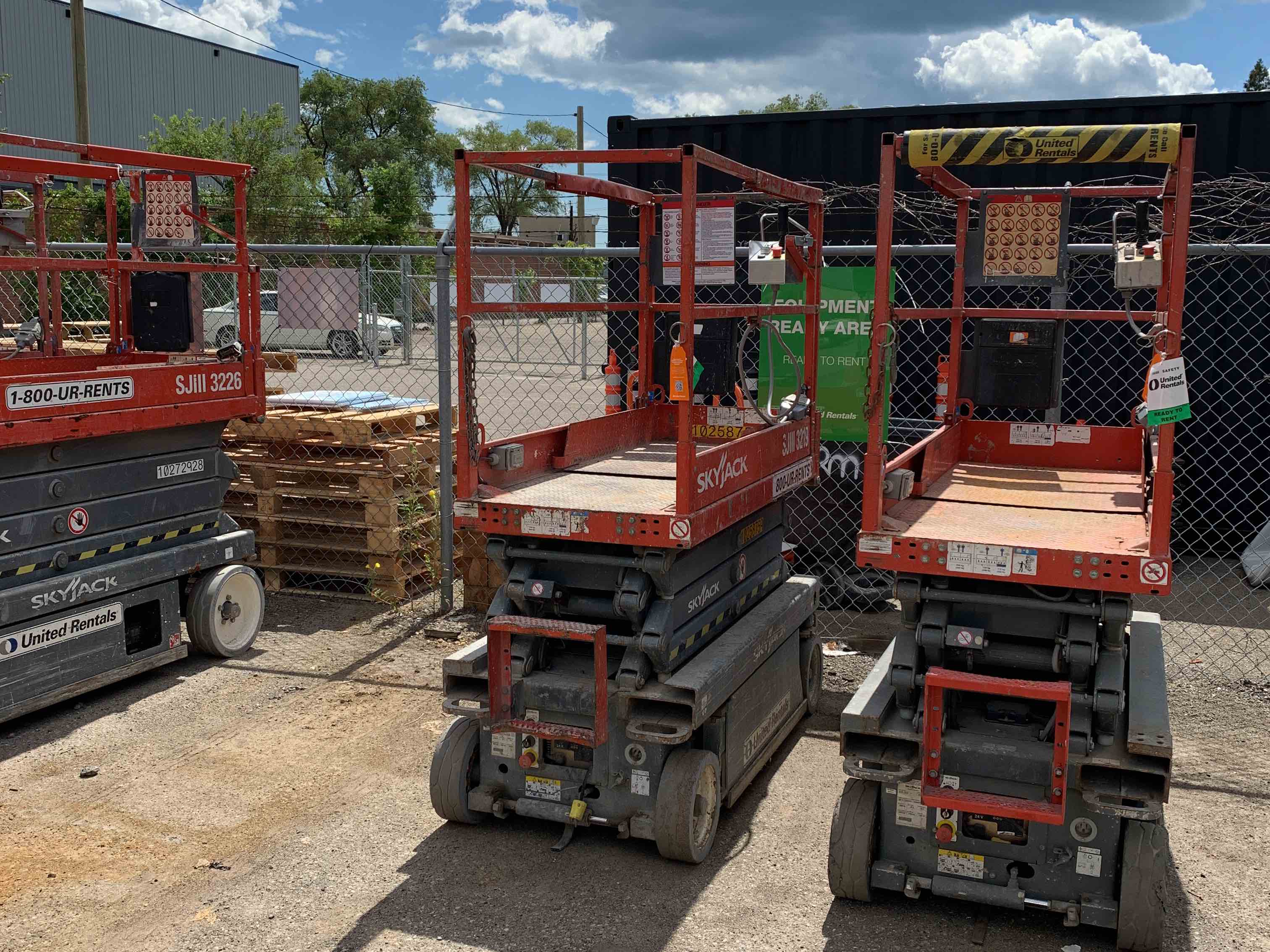 Used 2014 Skyjack SJIII3219 Scissor Lift For Sale in Mississauga, ON