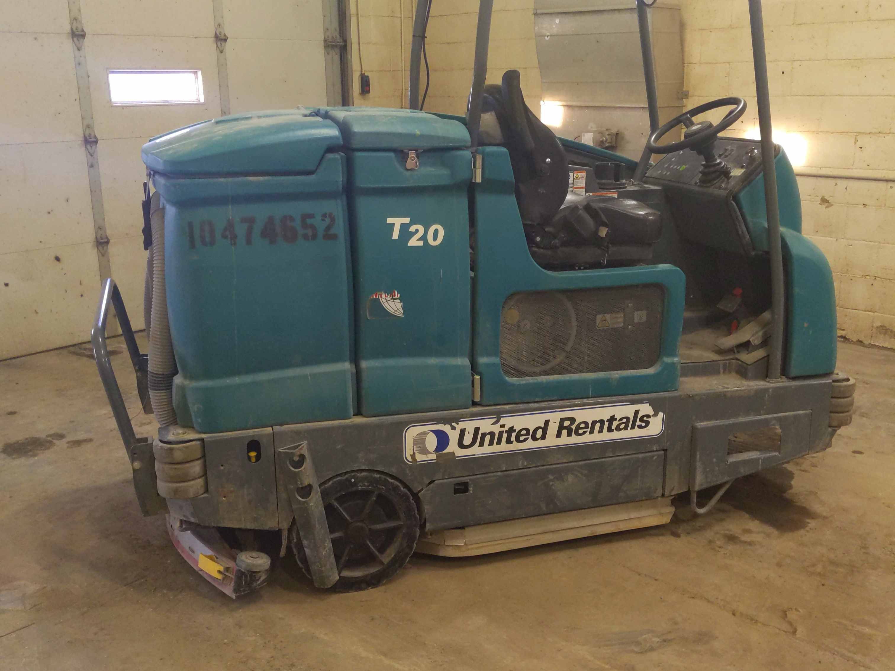 United Rental Scrubber Rideon Used 2016 Tennant T-20 Scrubber For Sale in Kansas City, MO | United ...