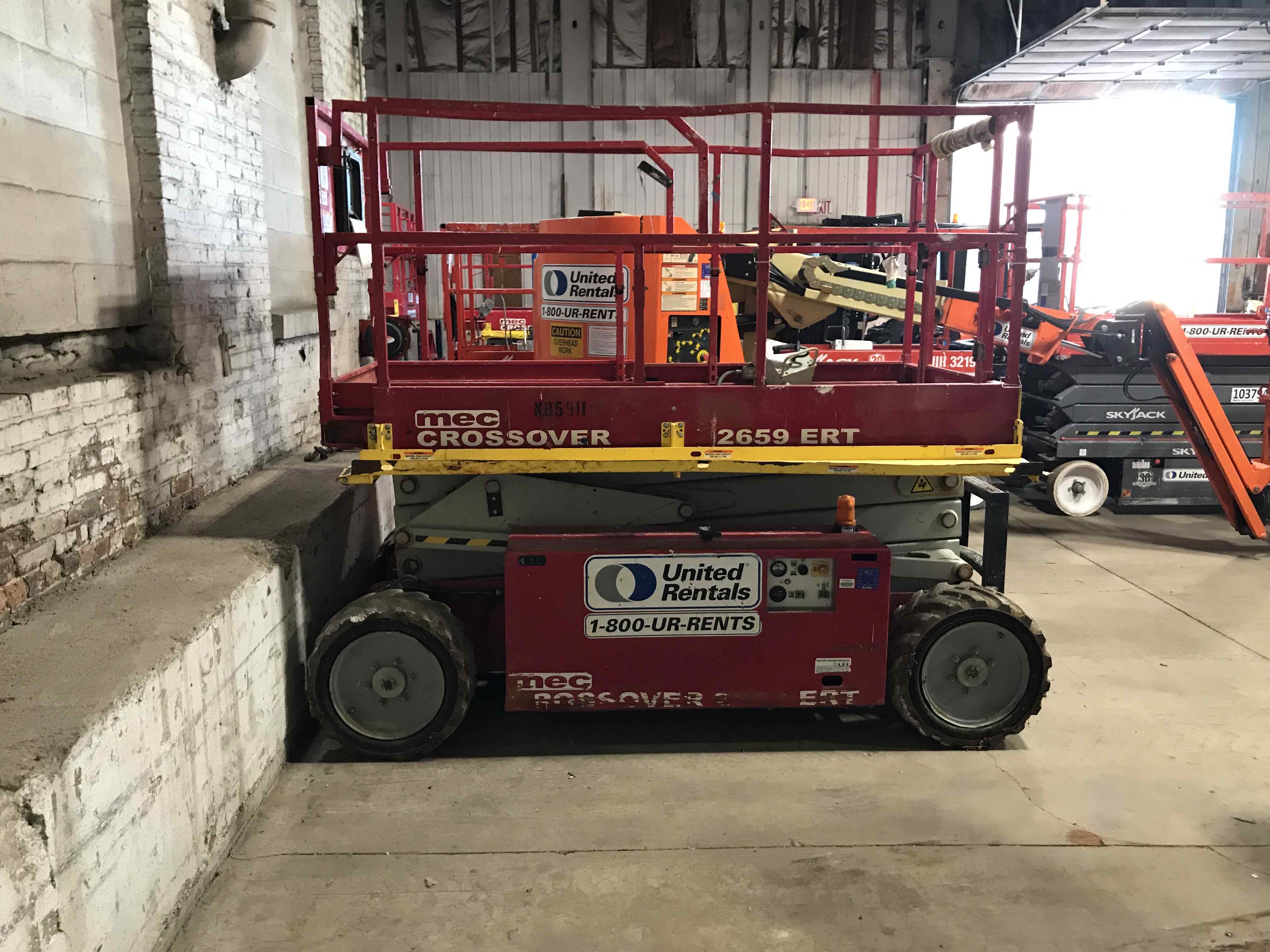 Used 2014 MEC 2659ERT Scissor Lift For Sale in Milwaukee, WI United