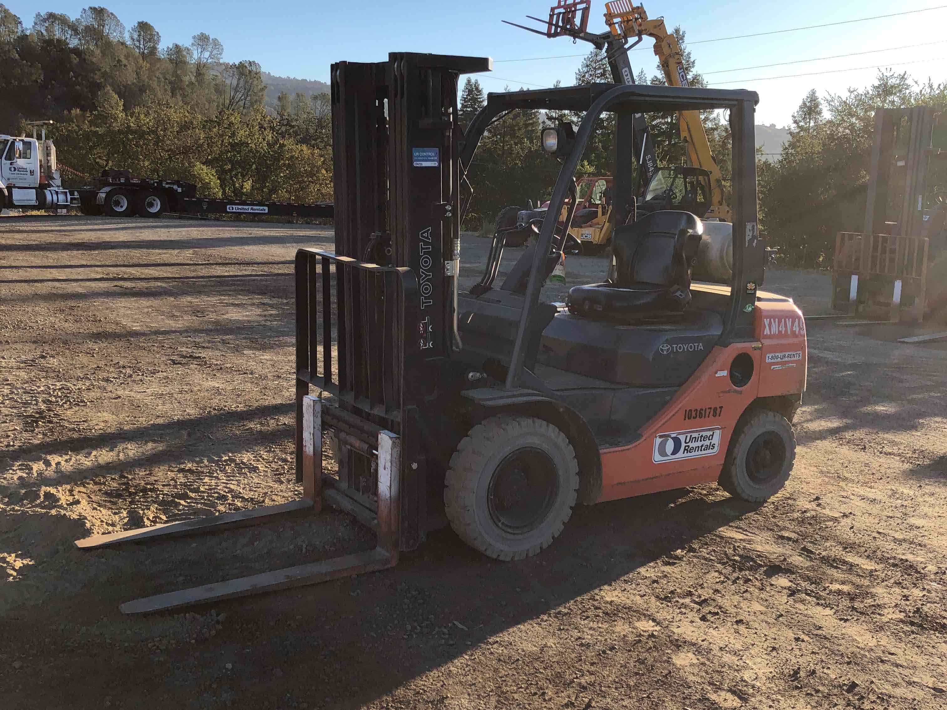 Used 2015 Toyota 8FGU25 Warehouse Forklift For Sale in Oakland, CA