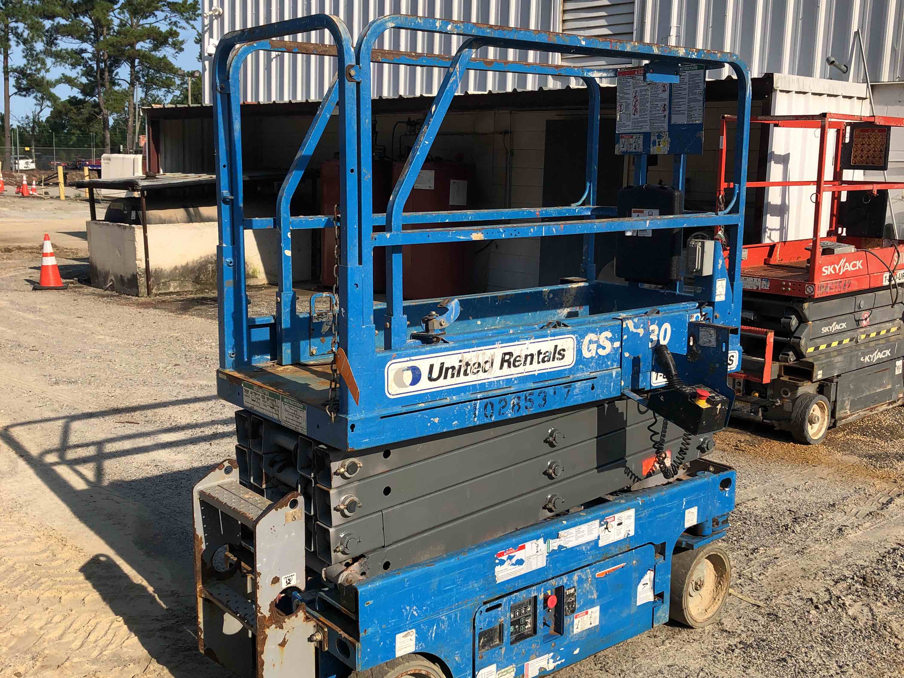 Used 2014 Genie GS1930 Electric Scissor Lift For Sale in Myrtle Beach
