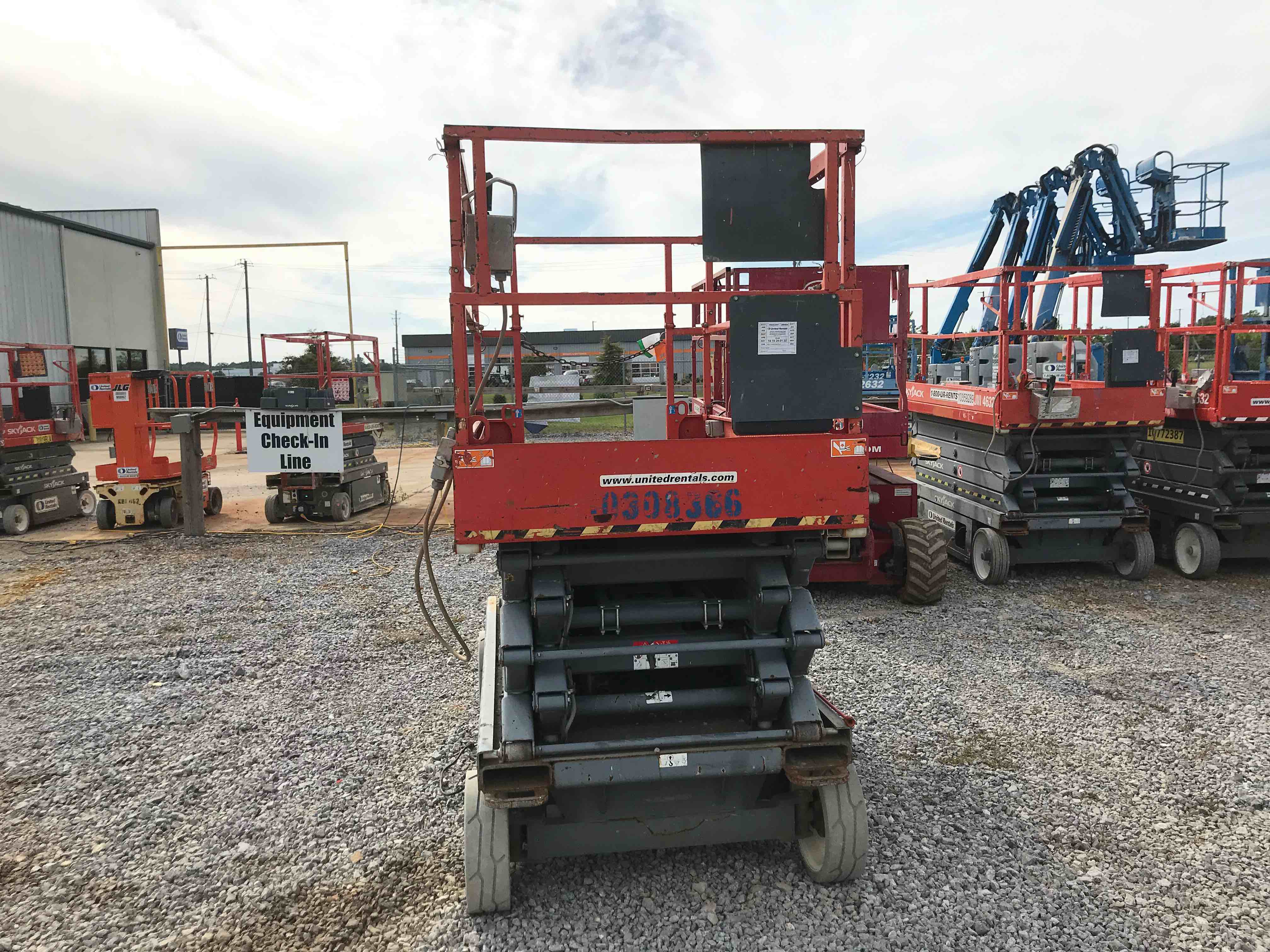 Used 2014 Skyjack SJIII4632 Scissor Lift For Sale in Clarksville, TN