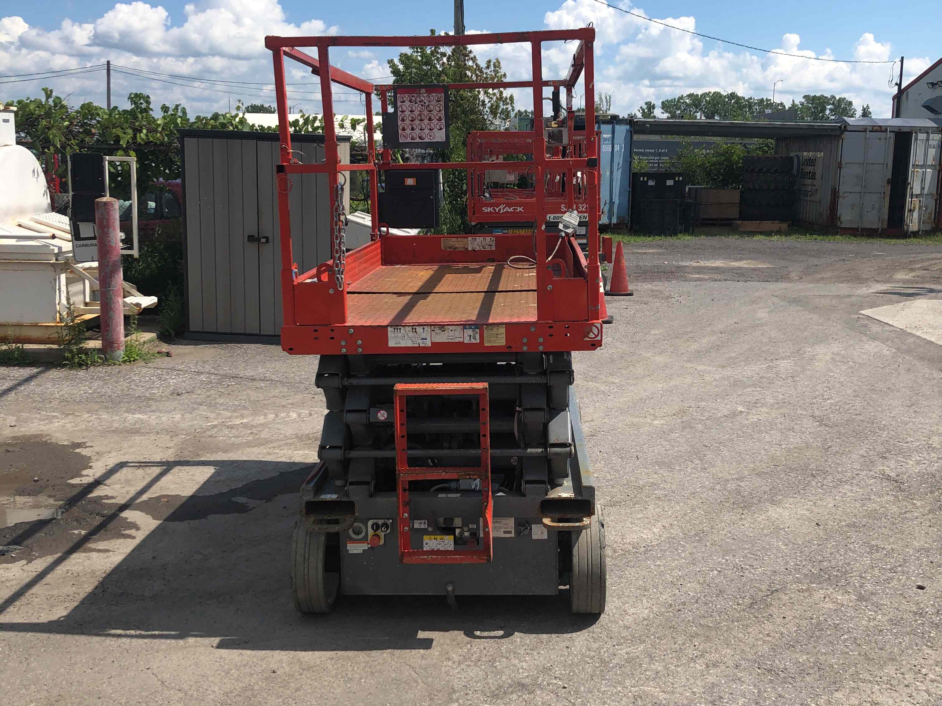 Used 2014 Skyjack SJIII4626 EE Scissor Lift For Sale in Saint Laurent, QC United Rentals