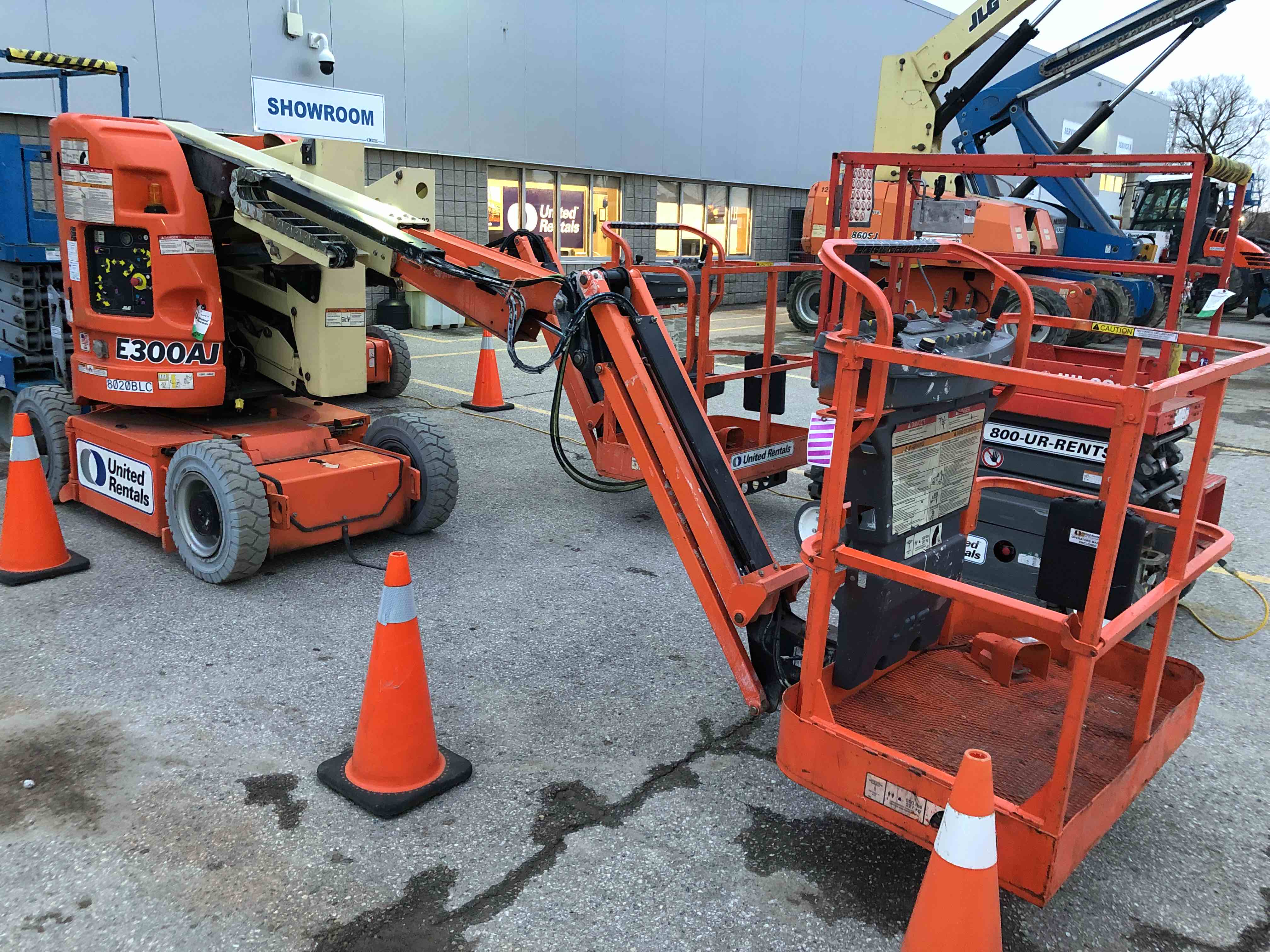 Used 2013 JLG E300AJ Articulating Boom Lift For Sale in Oshawa, ON