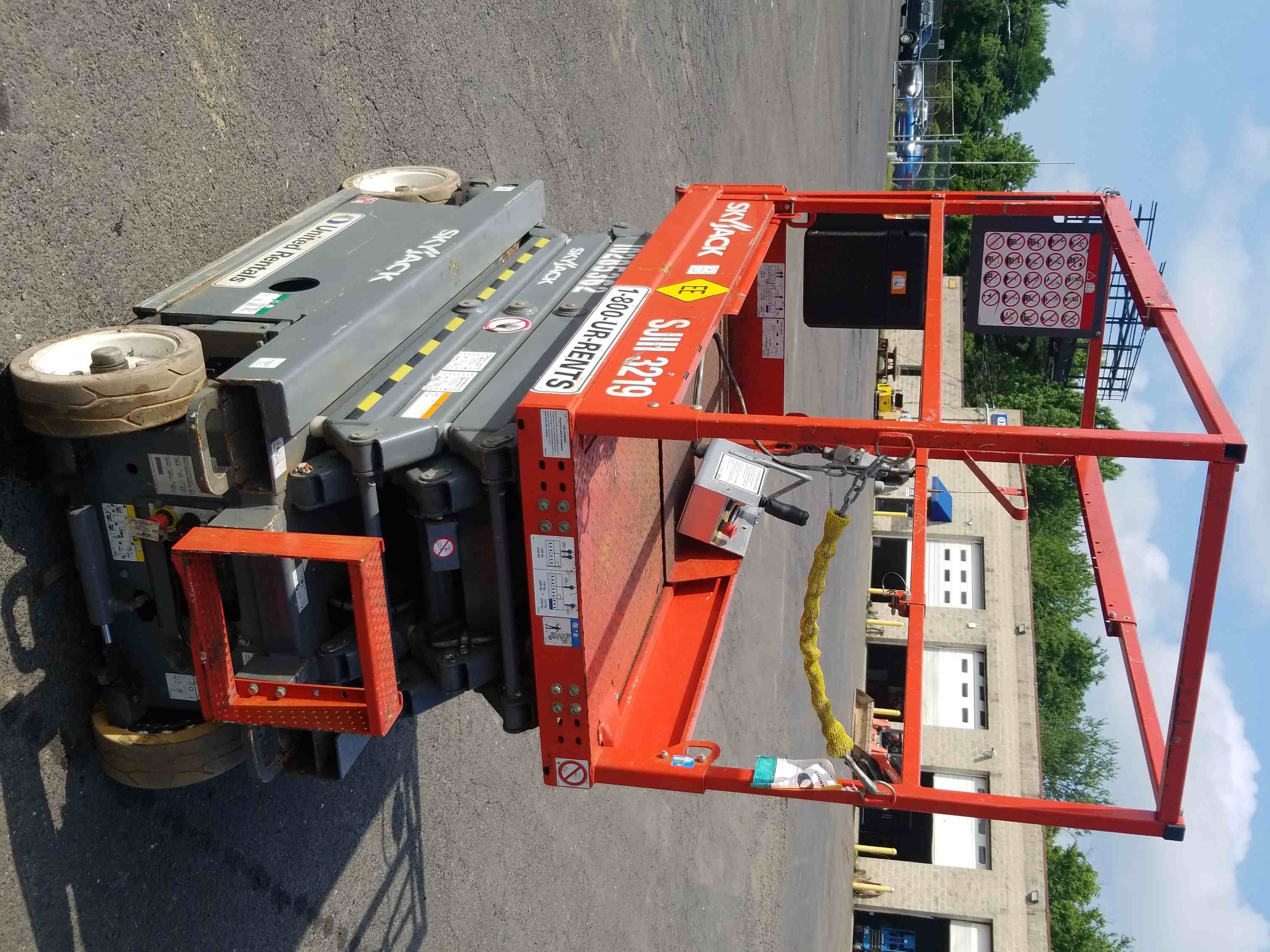 Used 2014 Skyjack SJIII3219 Scissor Lift For Sale in Clairton, PA