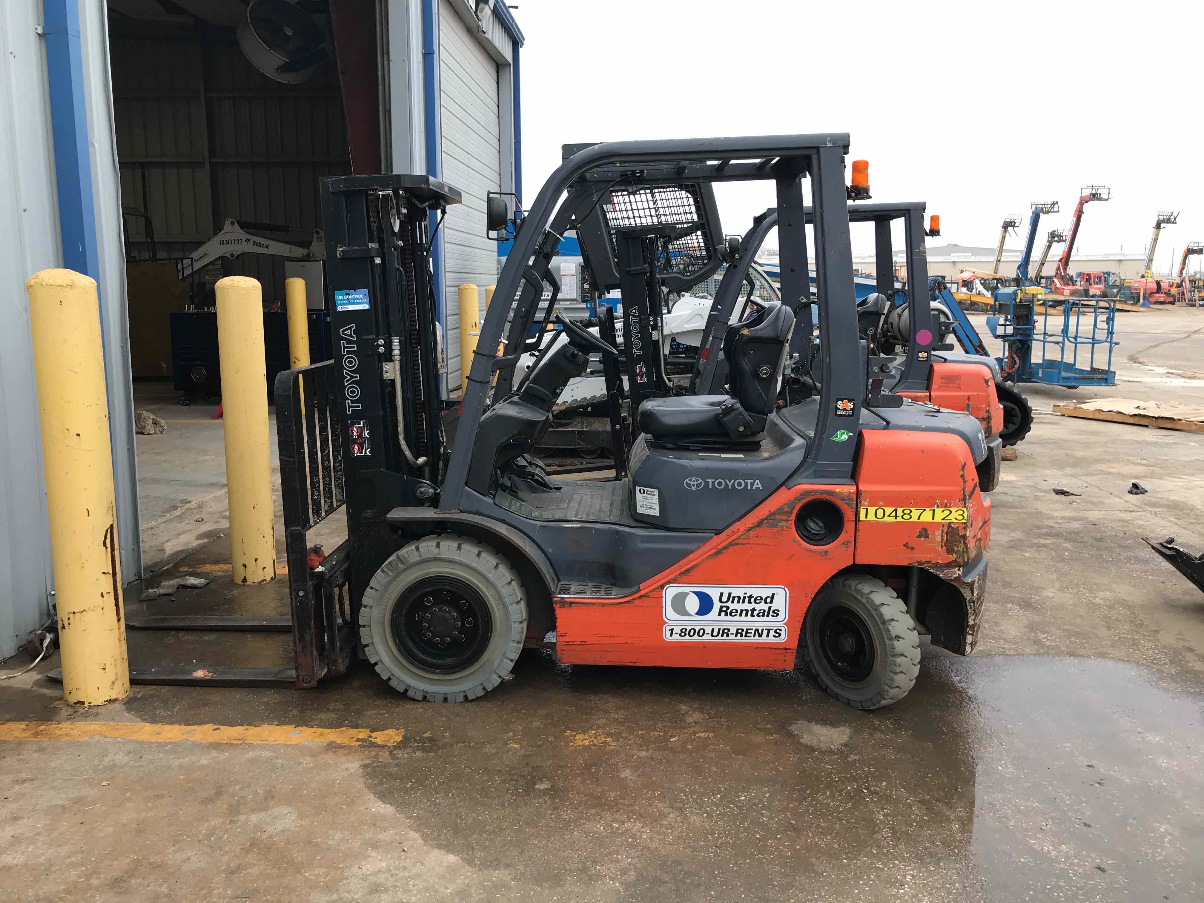 Used 2016 Toyota 8FGU25 Warehouse Forklift For Sale in Nederland, TX