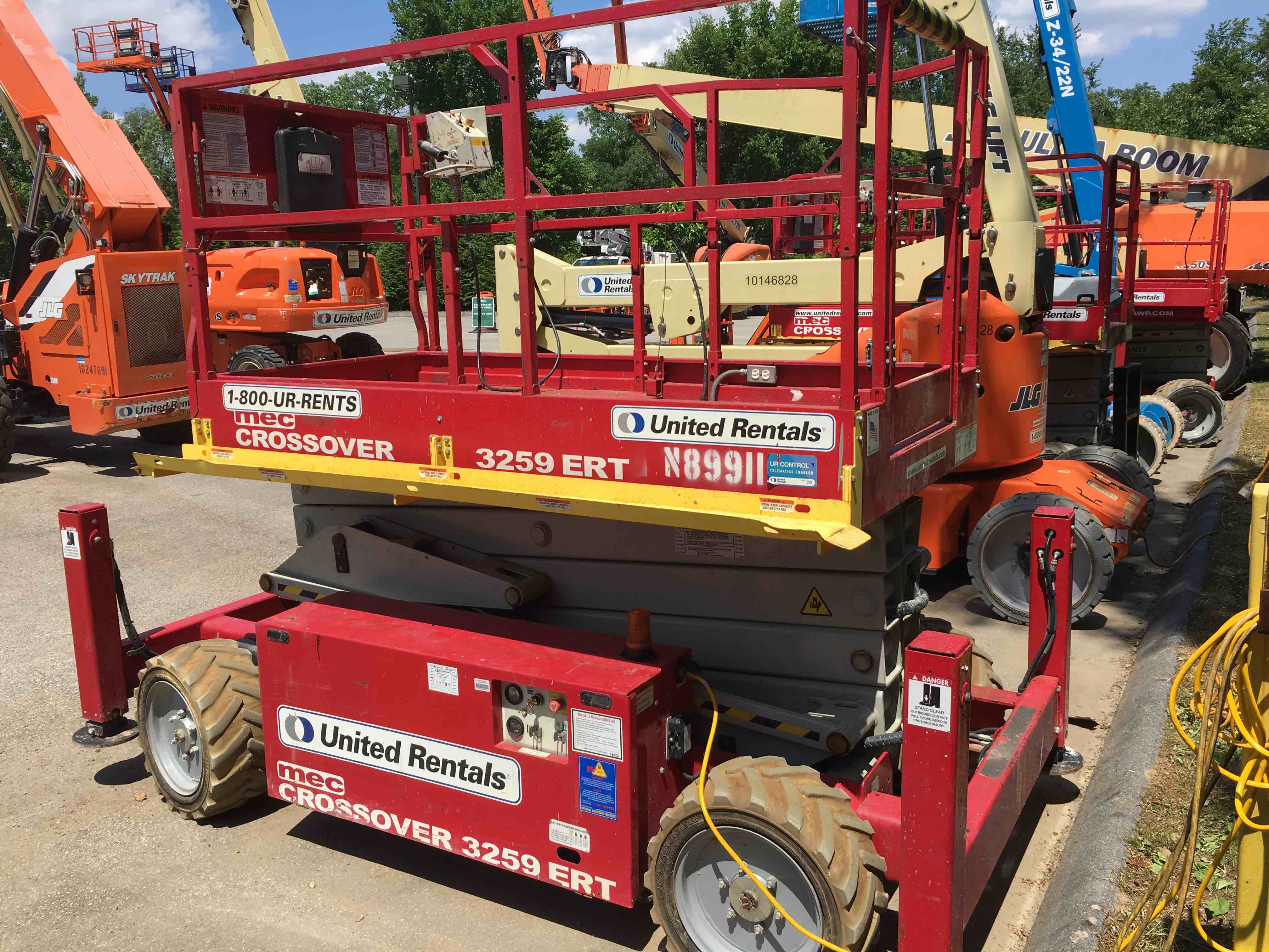 Used 2015 MEC 3259 ERT Scissor Lift For Sale in Clairton, PA United