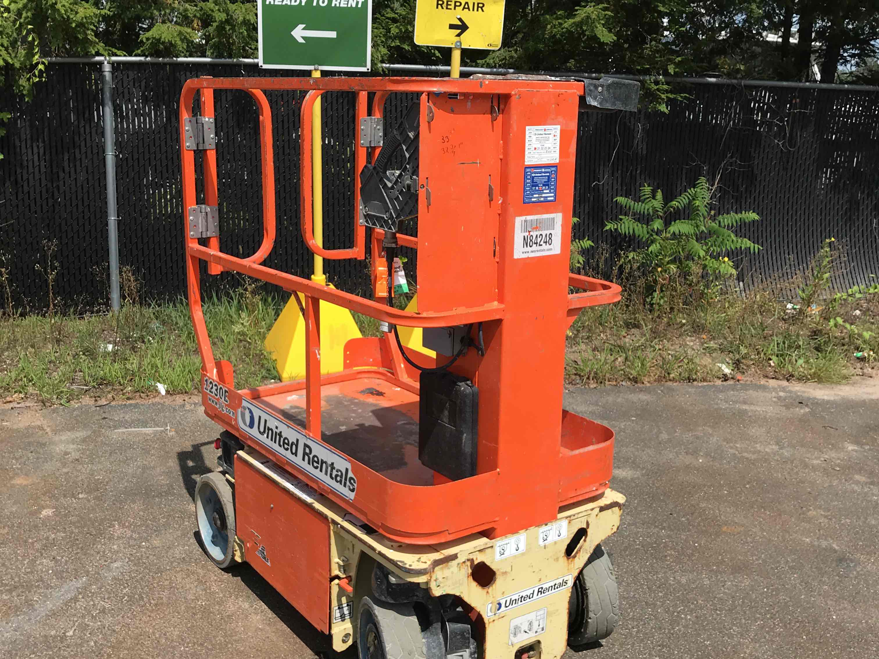 Used 2014 JLG 1230ES SelfPropelled OnePerson Lift For Sale in Woburn, MA United Rentals