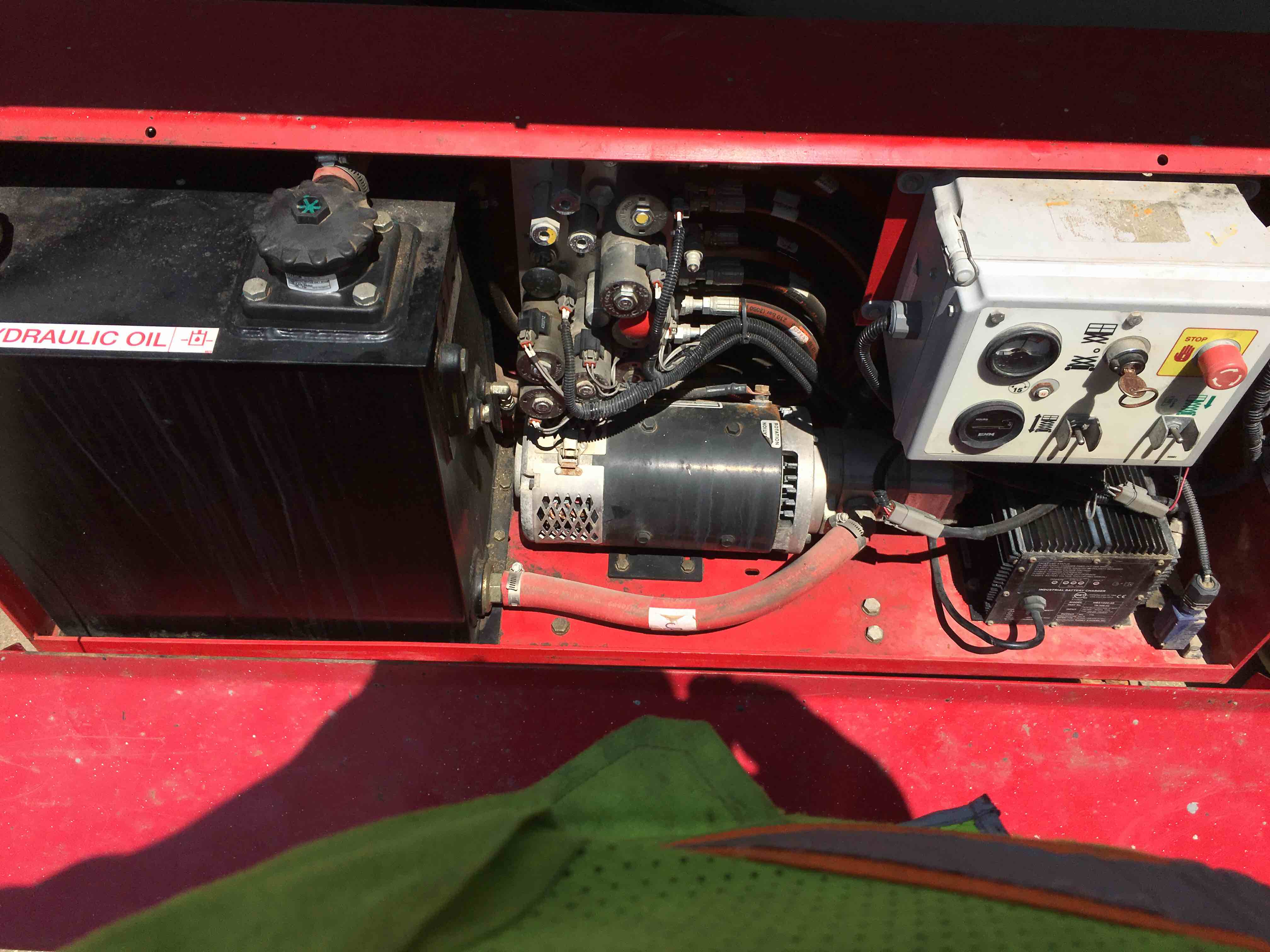 Used 2015 MEC 3259 ERT Scissor Lift For Sale in Clairton, PA United