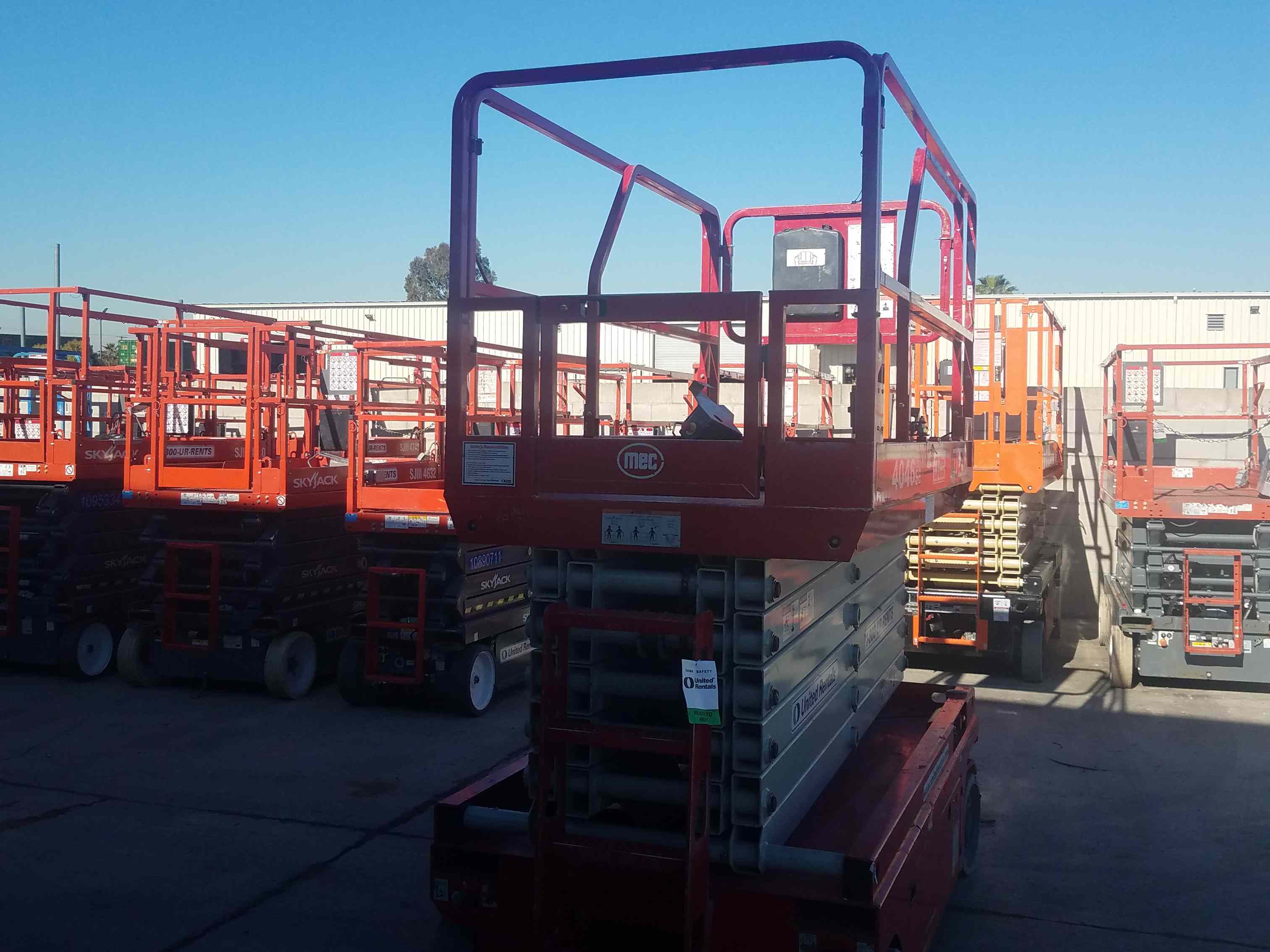 Used 2017 MEC 4046SE Scissor Lift For Sale in Phoenix, AZ United Rentals