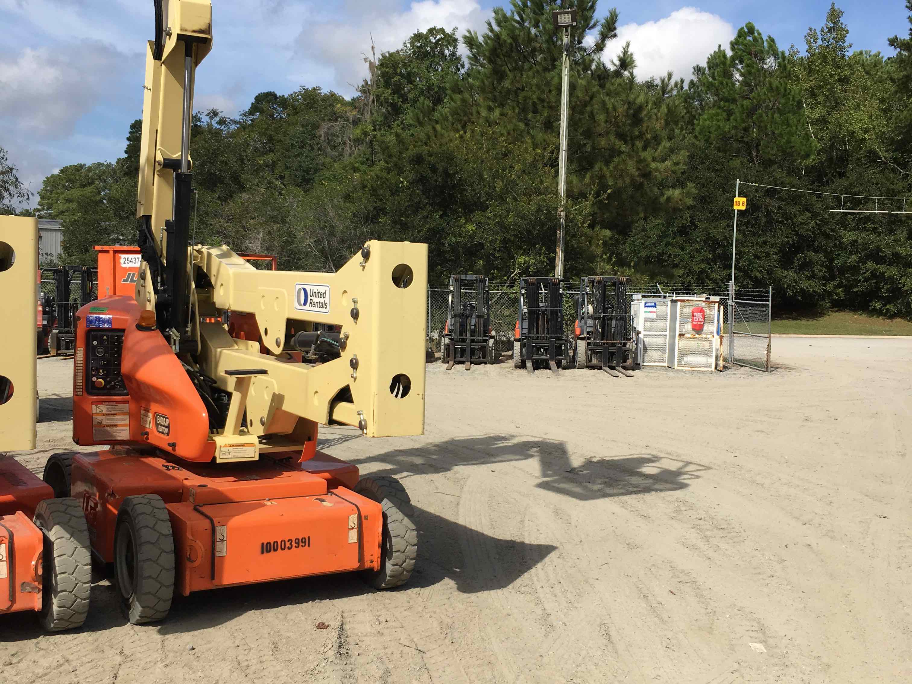 Used 2011 JLG E400AJPN Articulating Boom Lift For Sale in Mooresville