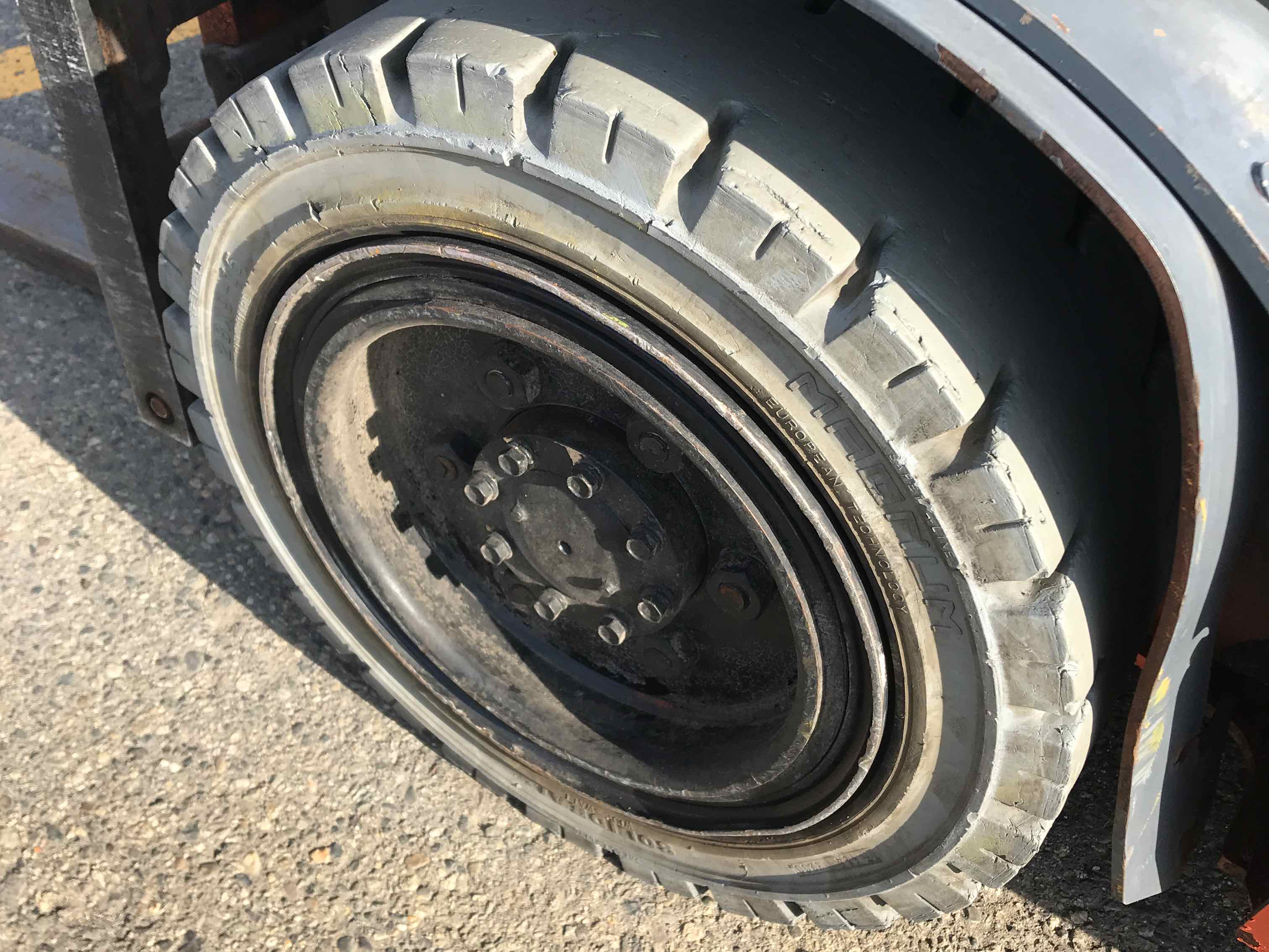 Used 2017 Toyota 8FGU30 Forklift For Sale in Saanichton, BC United