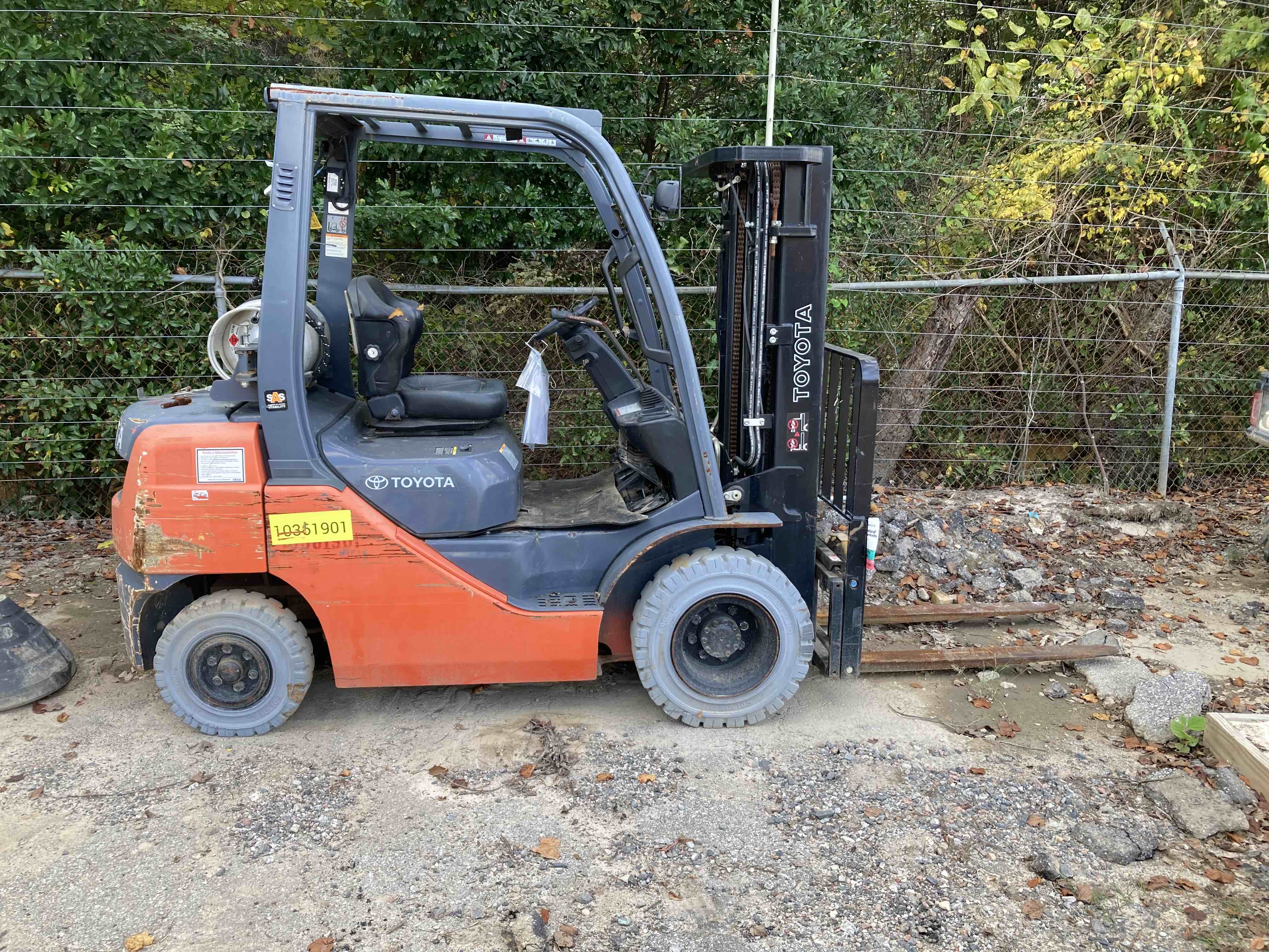 Used 2015 Toyota 8FGU25 Warehouse Forklift For Sale in Wilmington, NC