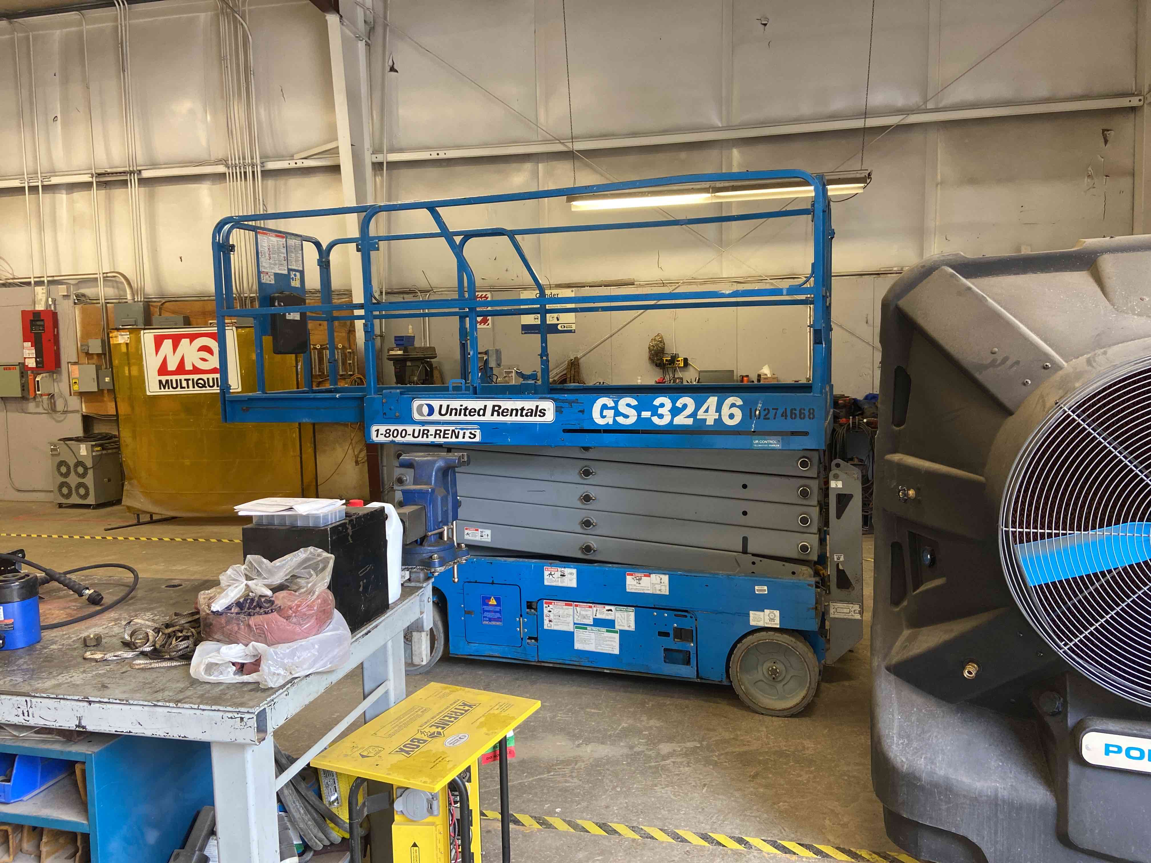 Used 2014 Genie GS3246 Scissor Lift For Sale in Seattle, WA United