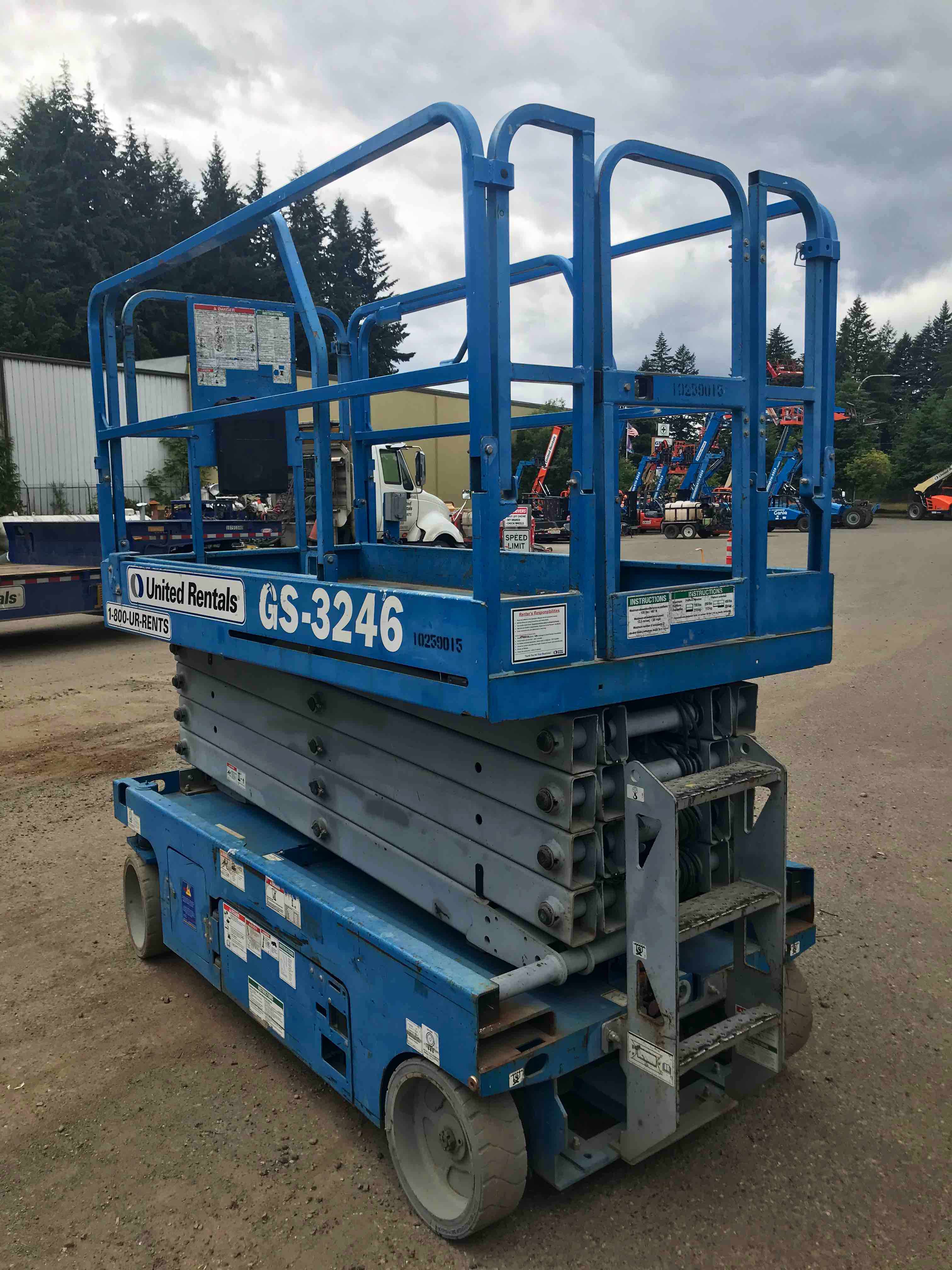 Used 2014 Genie GS3246 Scissor Lift For Sale in Bremerton, WA United