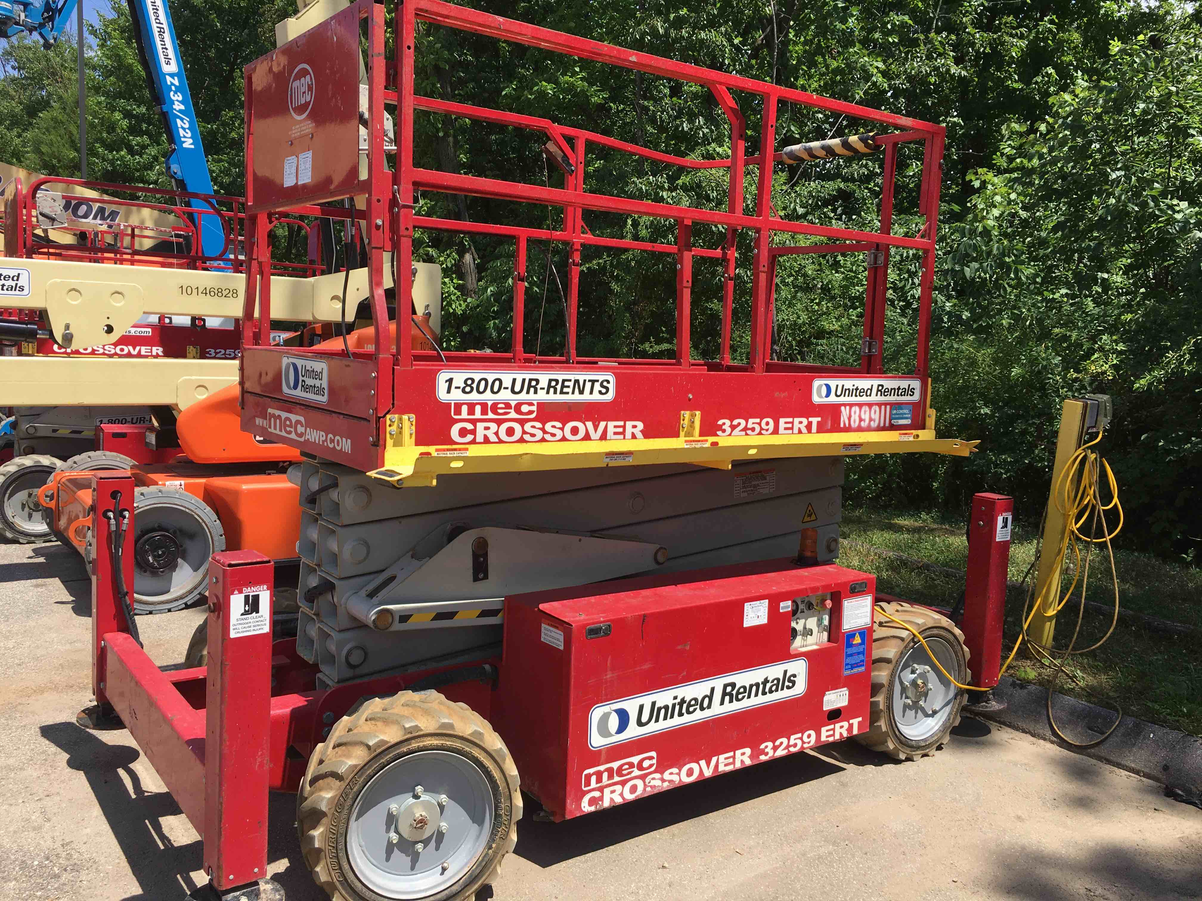 Used 2015 MEC 3259 ERT Electric Scissor Lift For Sale in Clairton, PA