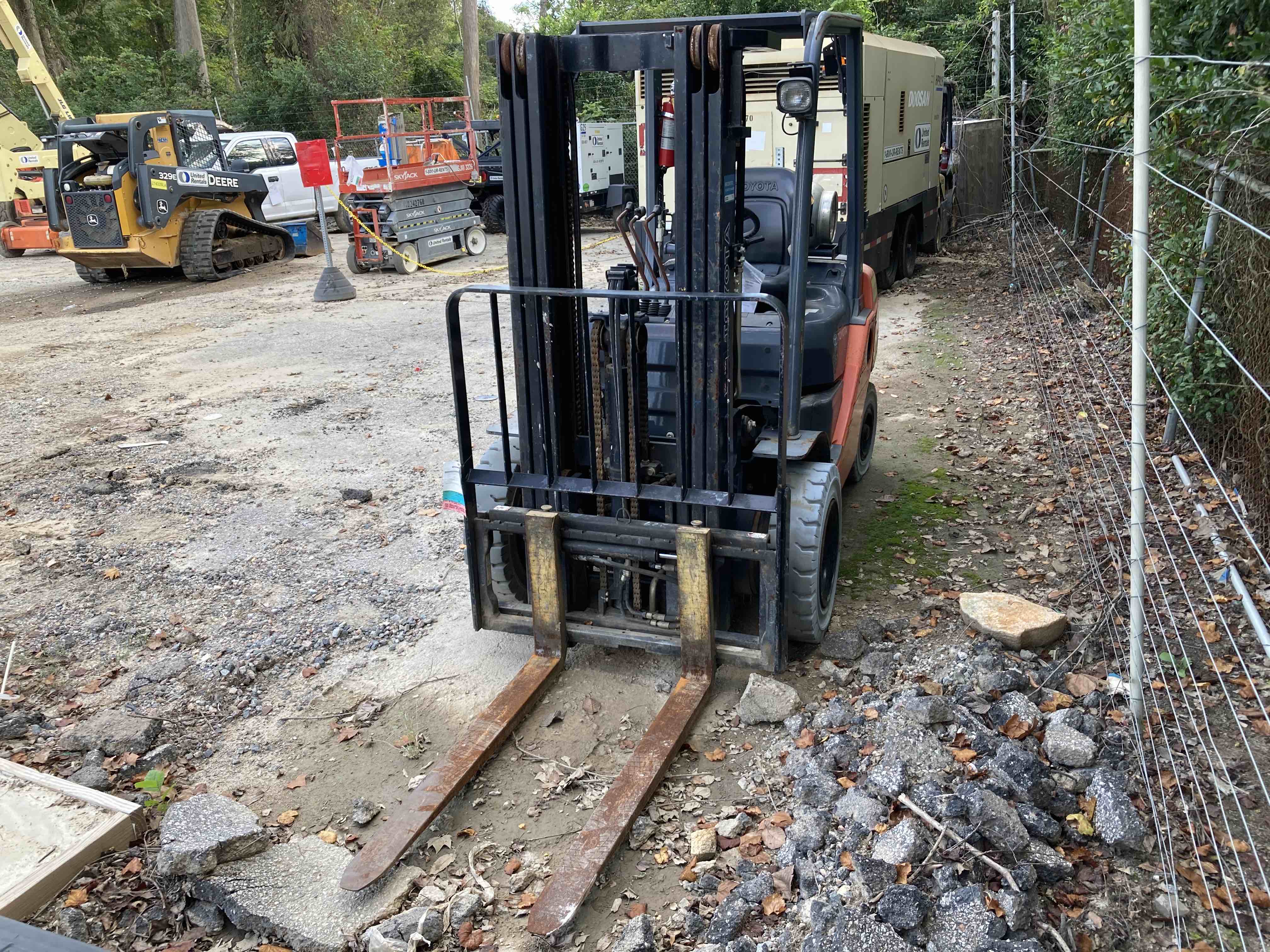 Used 2015 Toyota 8FGU25 Warehouse Forklift For Sale in Wilmington, NC