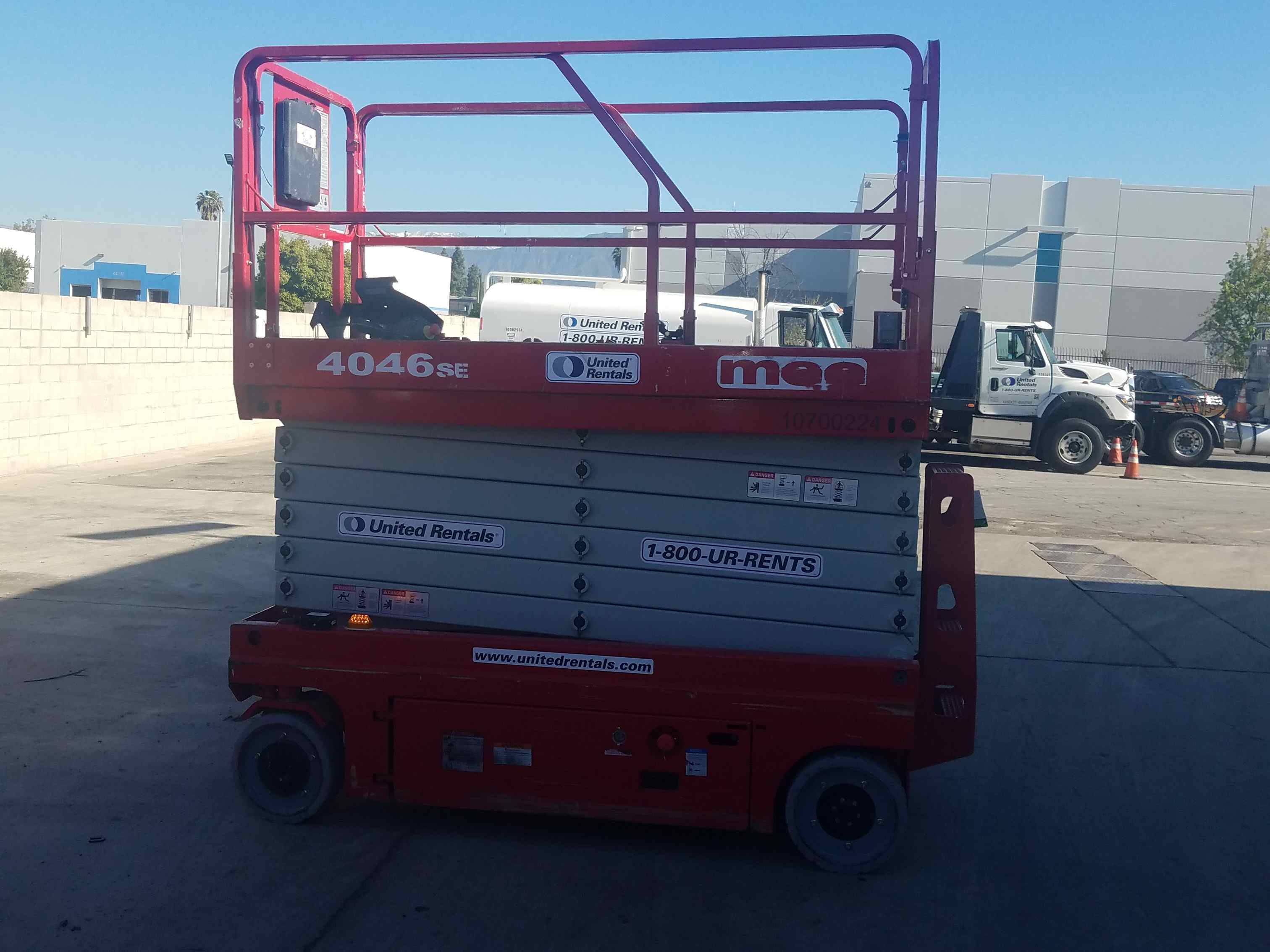 Used 2017 MEC 4046SE Scissor Lift For Sale in Phoenix, AZ United Rentals