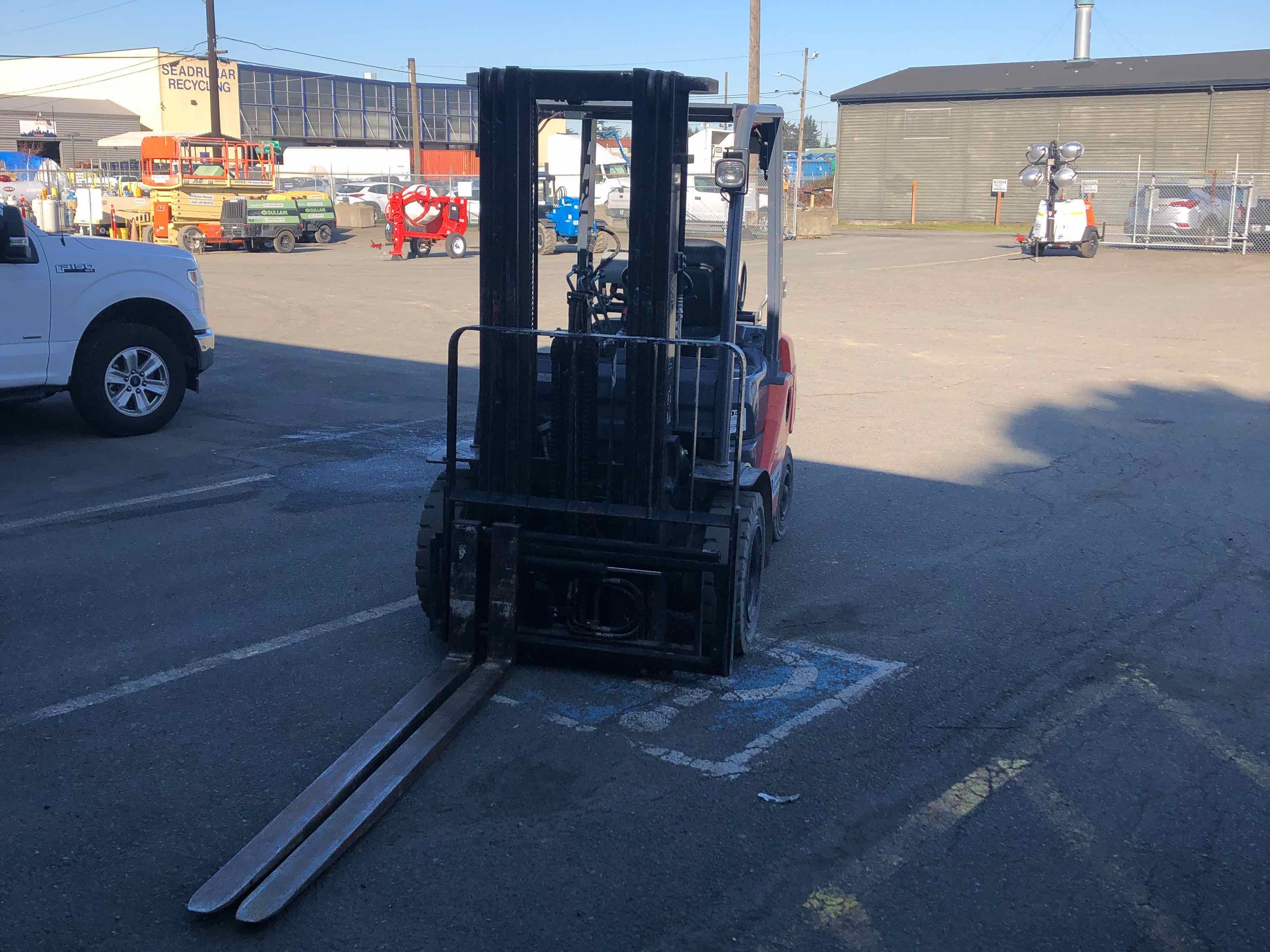 Used 2014 Toyota 8FGU25 Warehouse Forklift For Sale in Seattle, WA