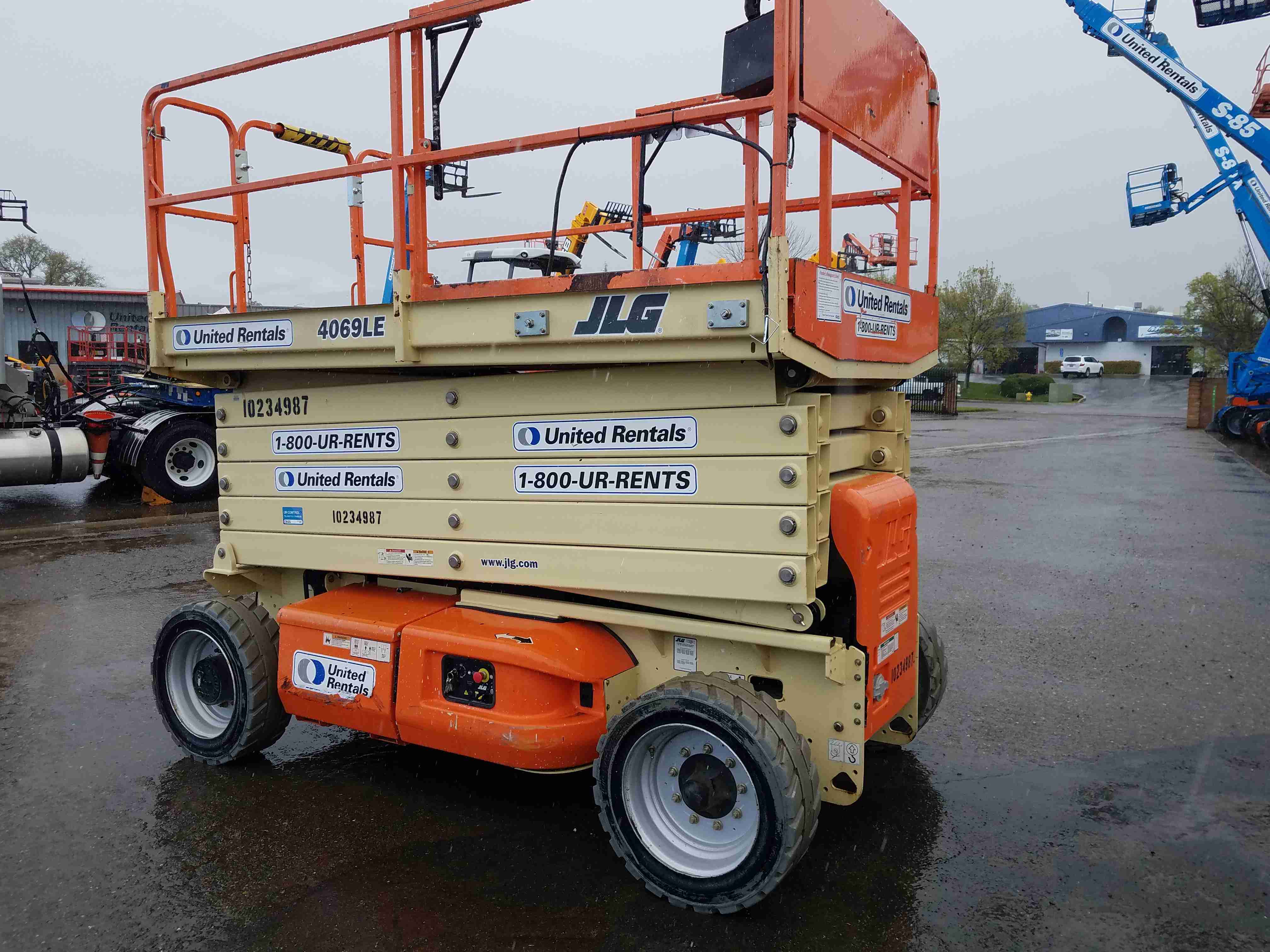 Used 2014 JLG 4069LE Rough Terrain Scissor Lift For Sale in Madera, CA