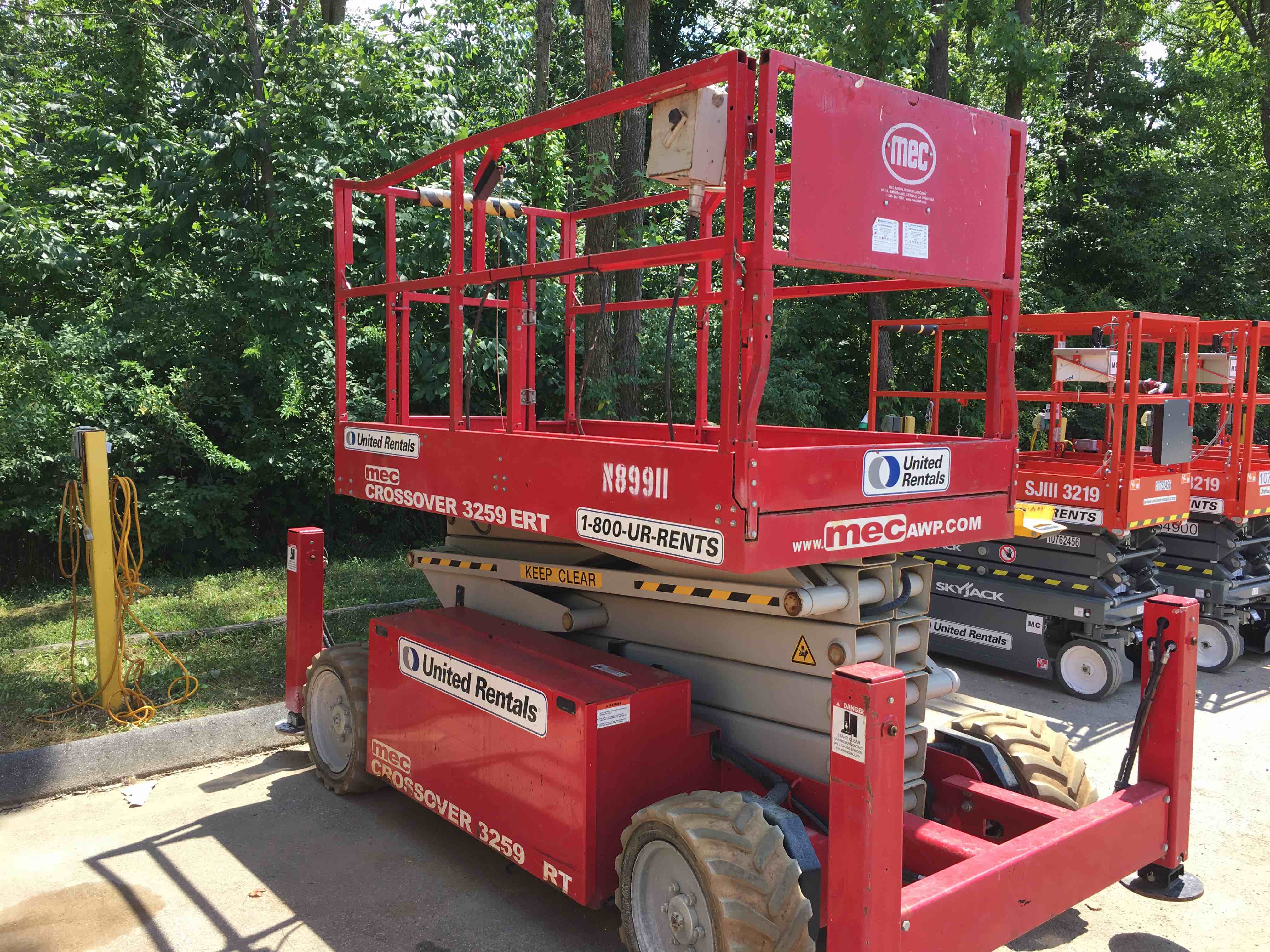 Used 2015 MEC 3259 ERT Scissor Lift For Sale in Clairton, PA United