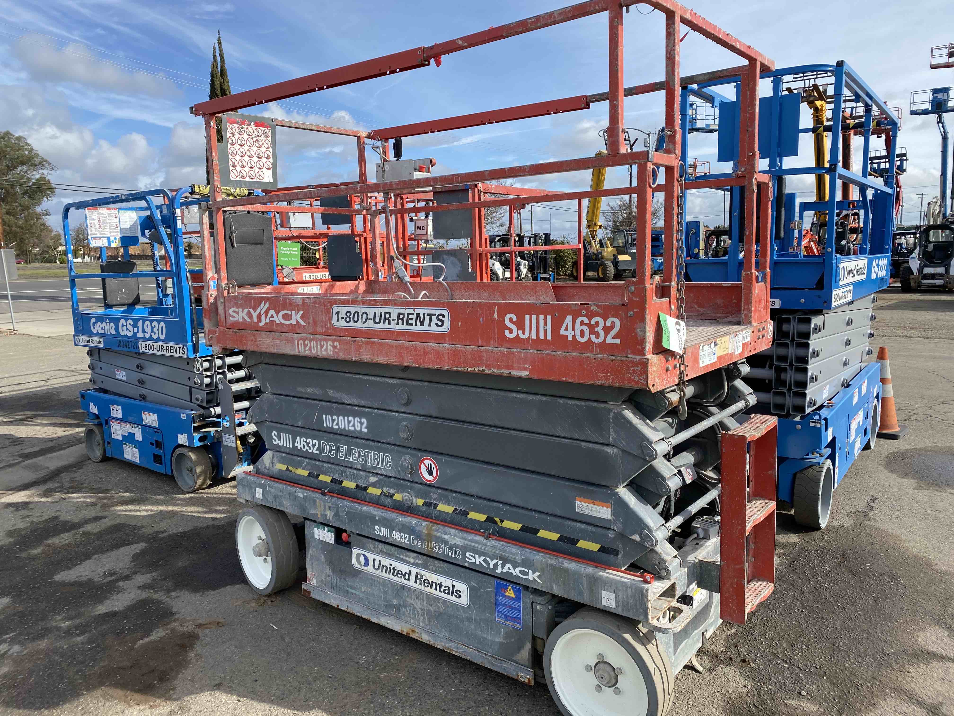 Used 2013 Skyjack SJIII4632 Scissor Lift For Sale in San Diego, CA