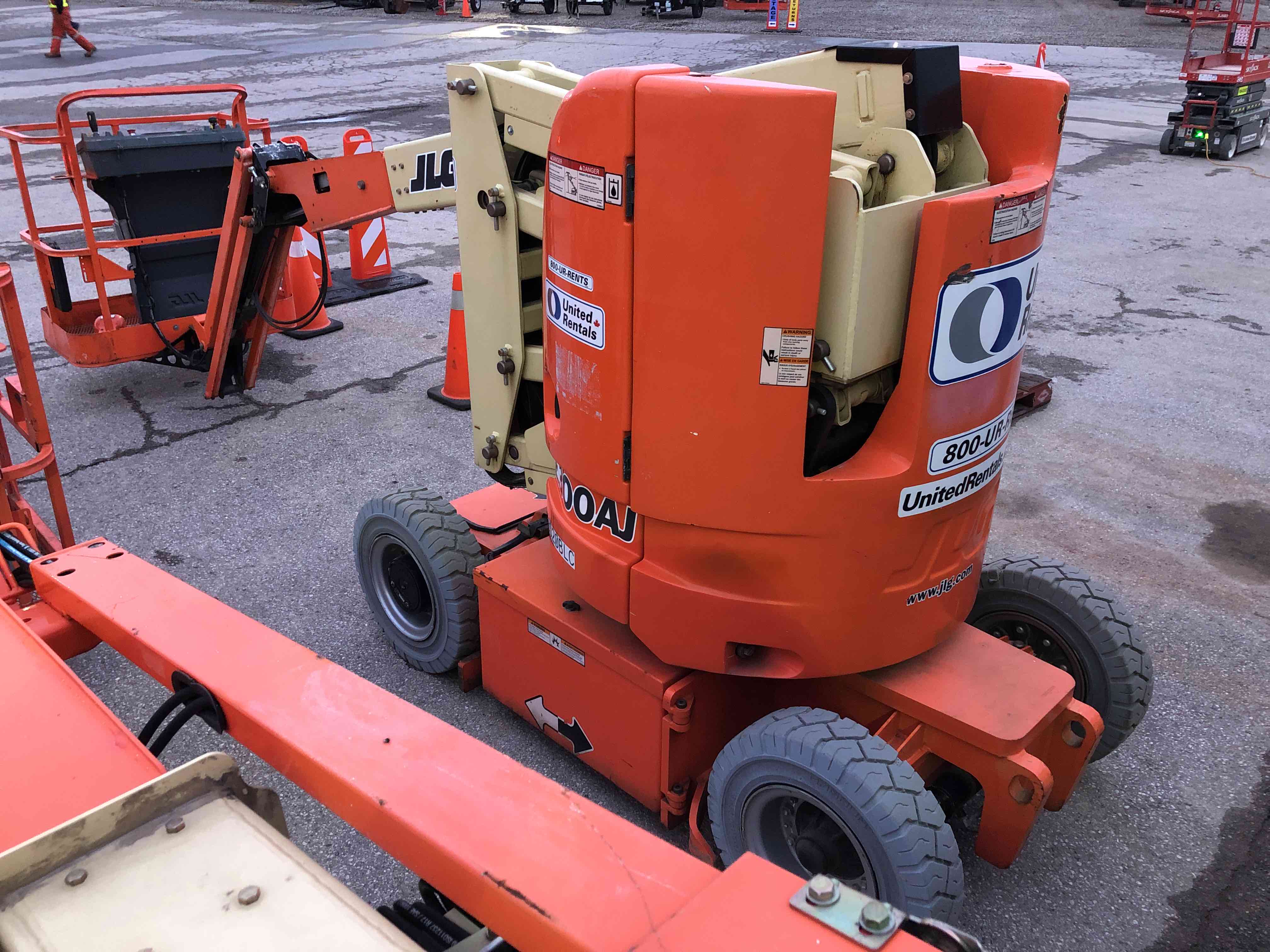 Used 2013 JLG E300AJ Articulating Boom Lift For Sale in Oshawa, ON