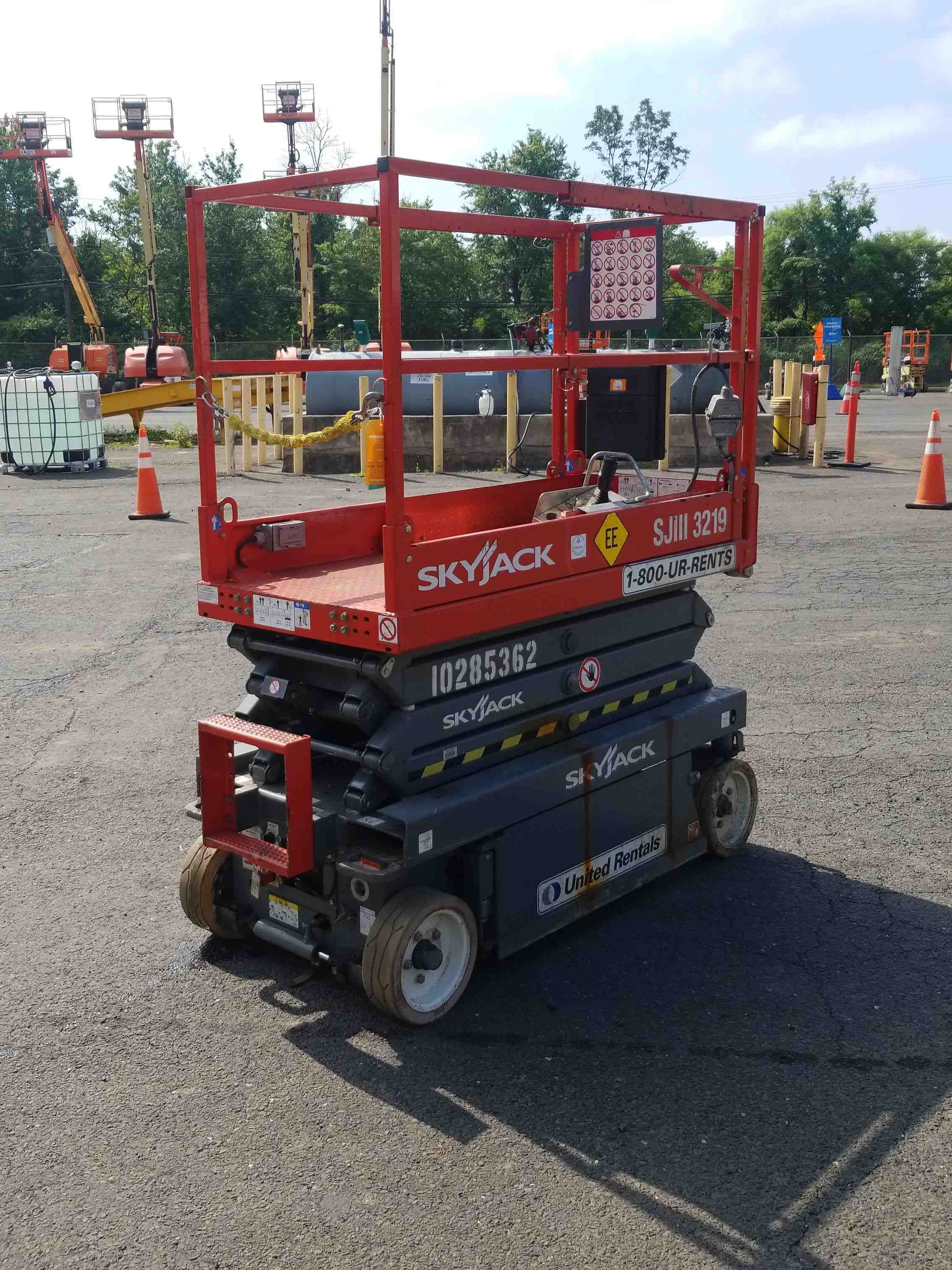 Used 2014 Skyjack SJIII3219 Scissor Lift For Sale in Clairton, PA