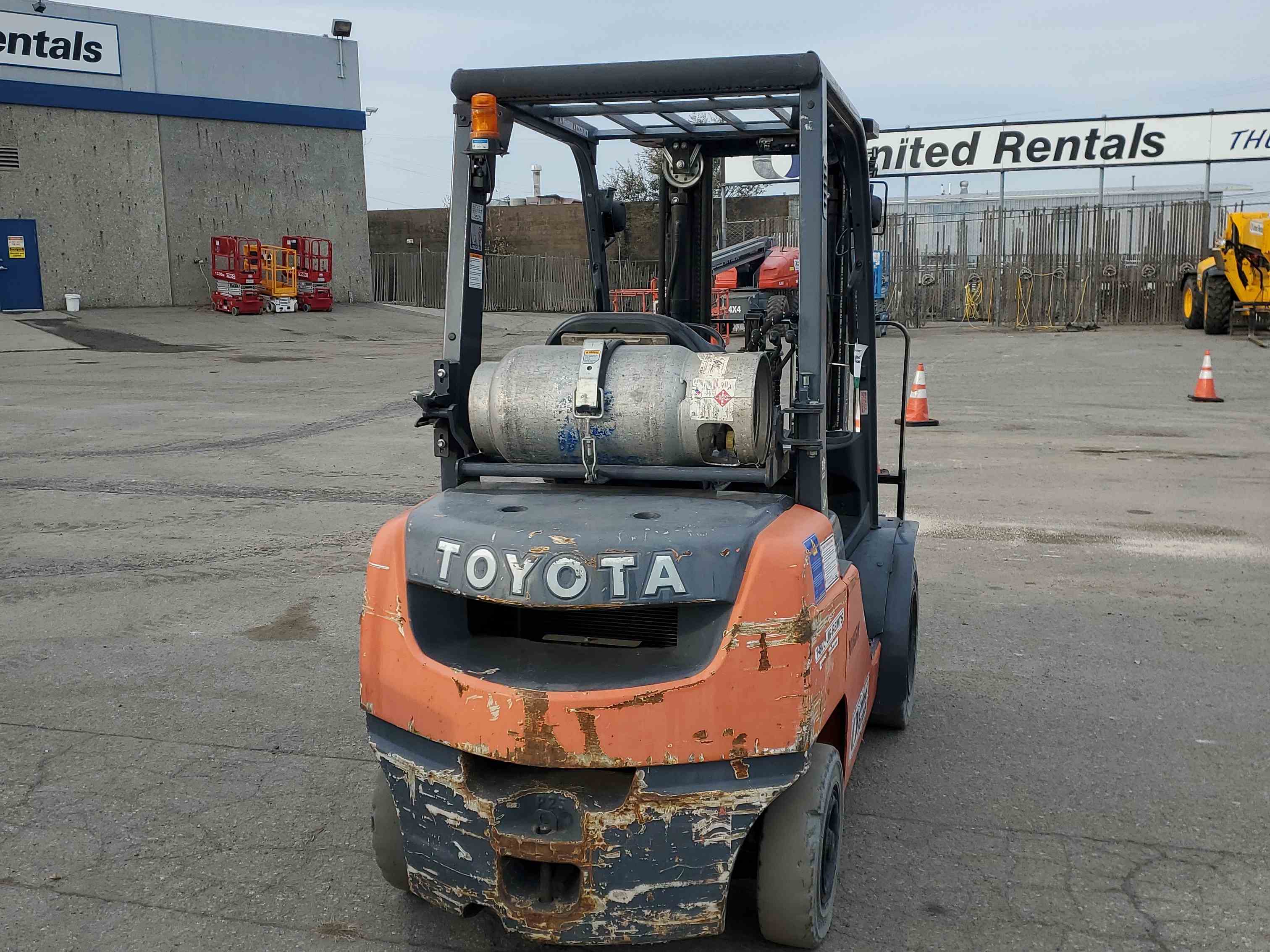 Used 2015 Toyota 8FGU25 Warehouse Forklift For Sale in E Wenatchee, WA