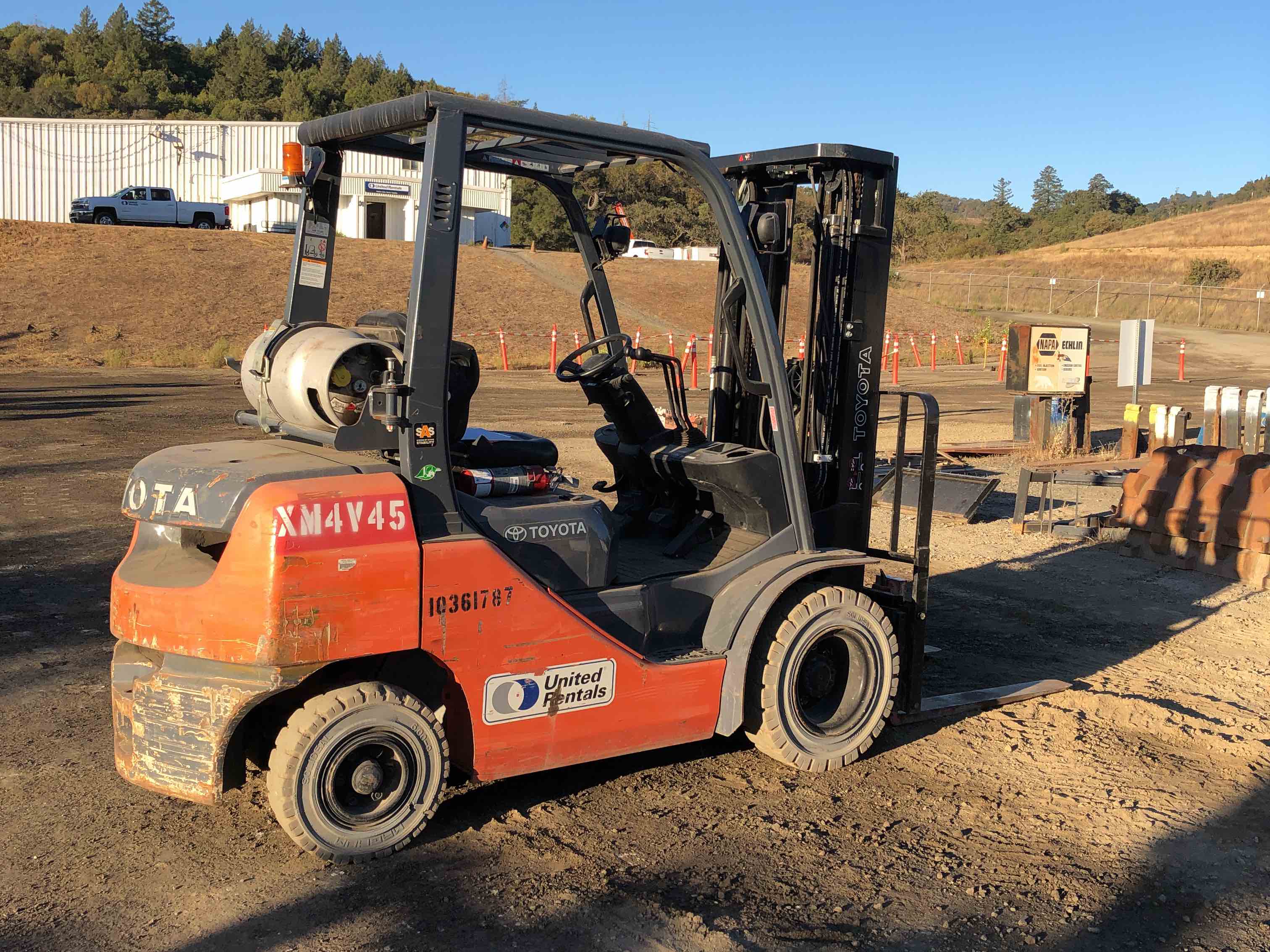 Used 2015 Toyota 8FGU25 Warehouse Forklift For Sale in Oakland, CA United Rentals