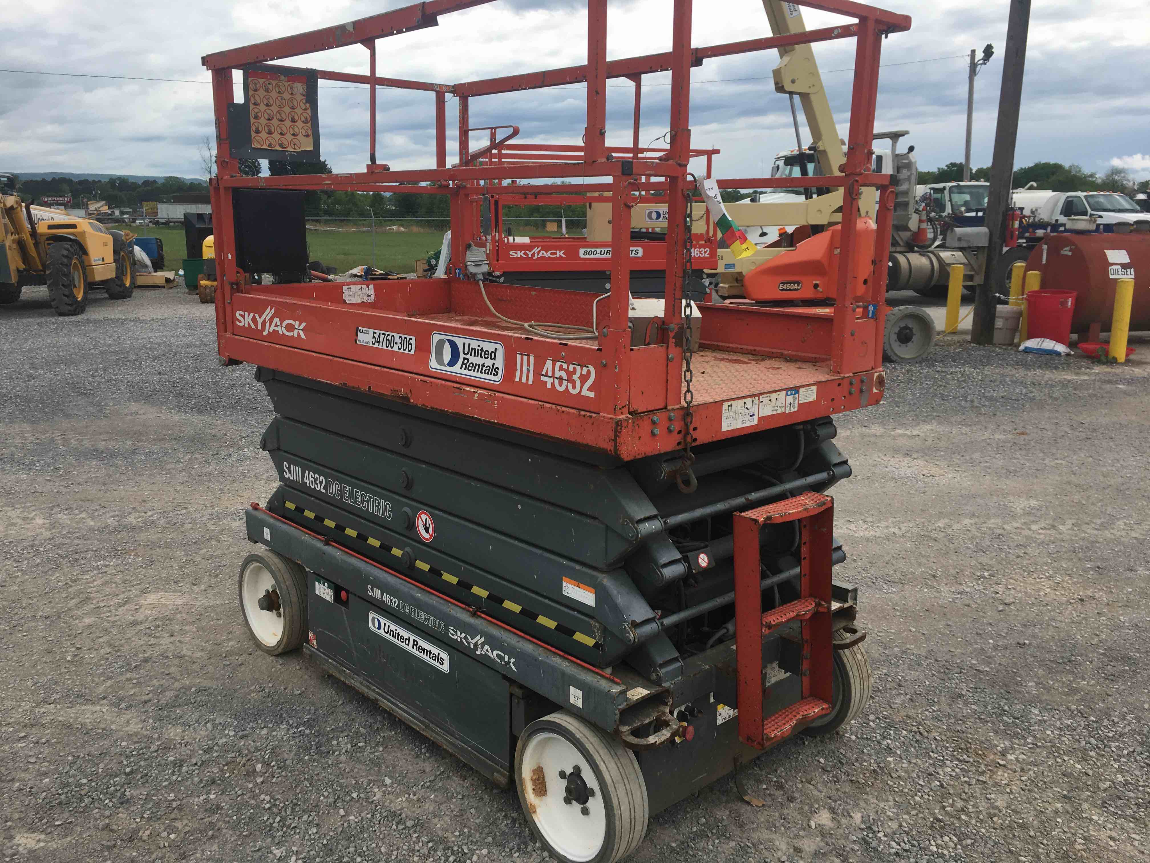 Used 2013 Skyjack SJIII4632 Scissor Lift For Sale in Clarksville, TN