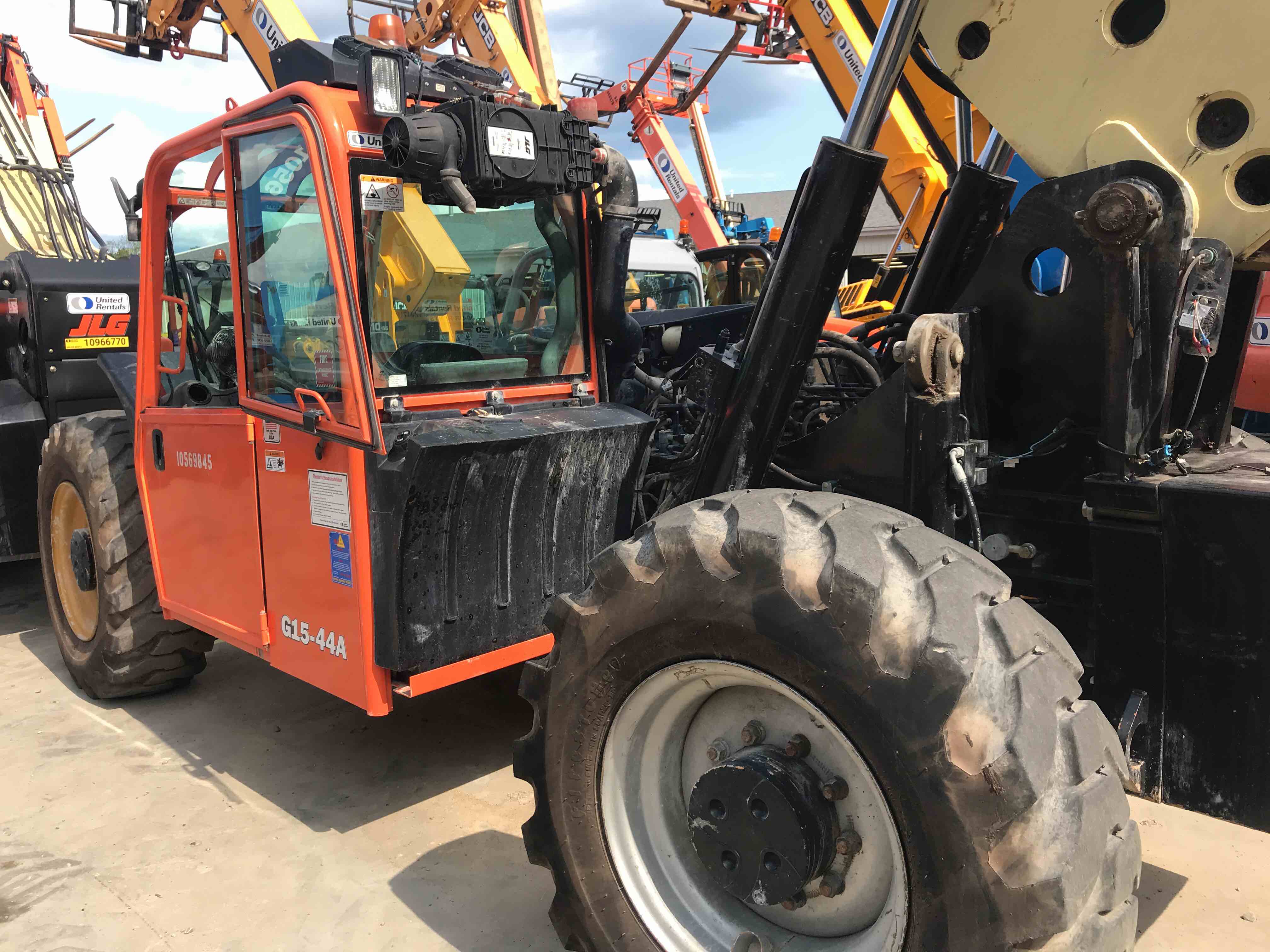 Used 2017 JLG G1544A Forklift For Sale in Glendale, KY United Rentals