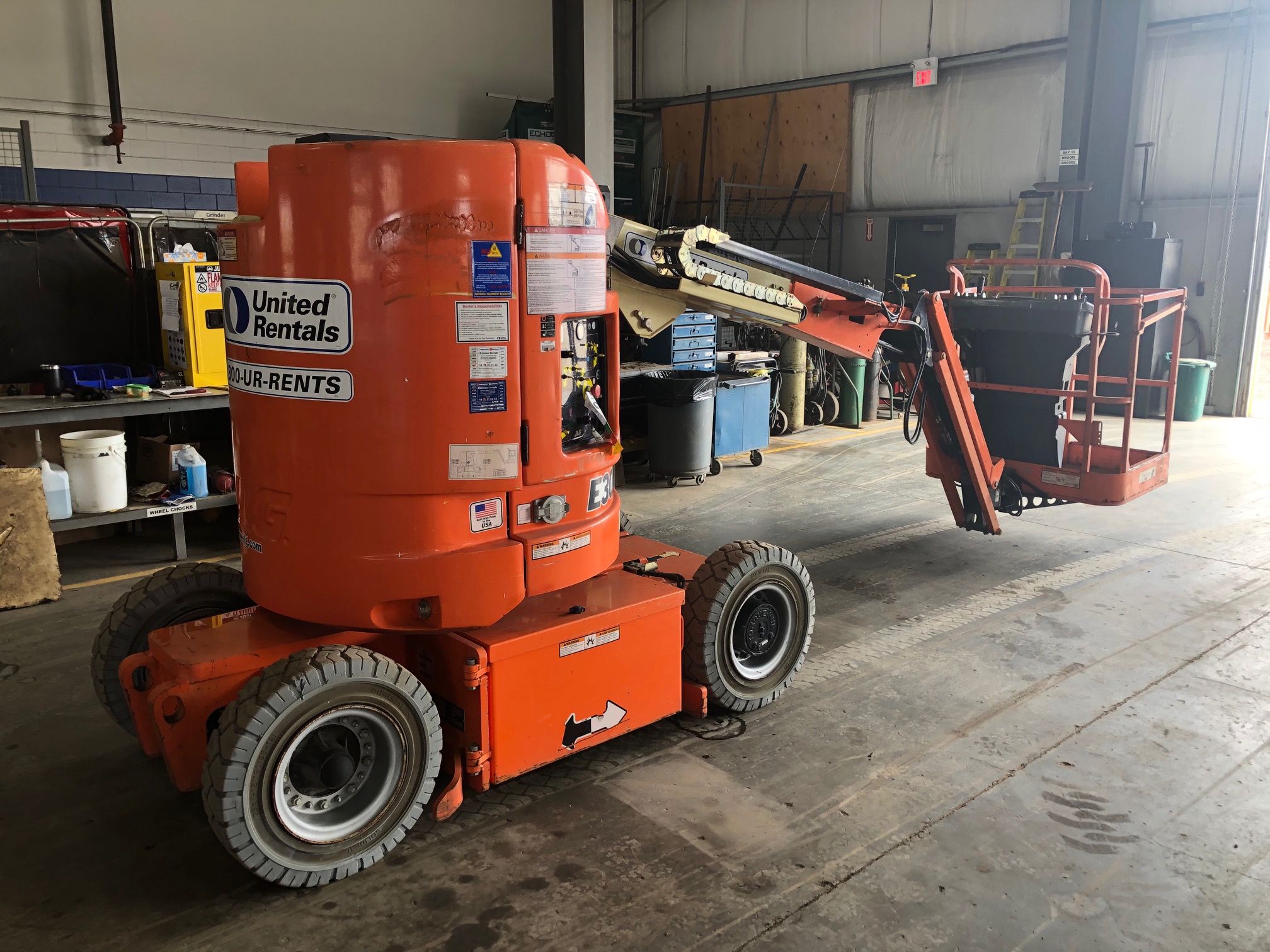 Used 2013 JLG E300AJ Articulating Boom Lift For Sale in Guelph, ON