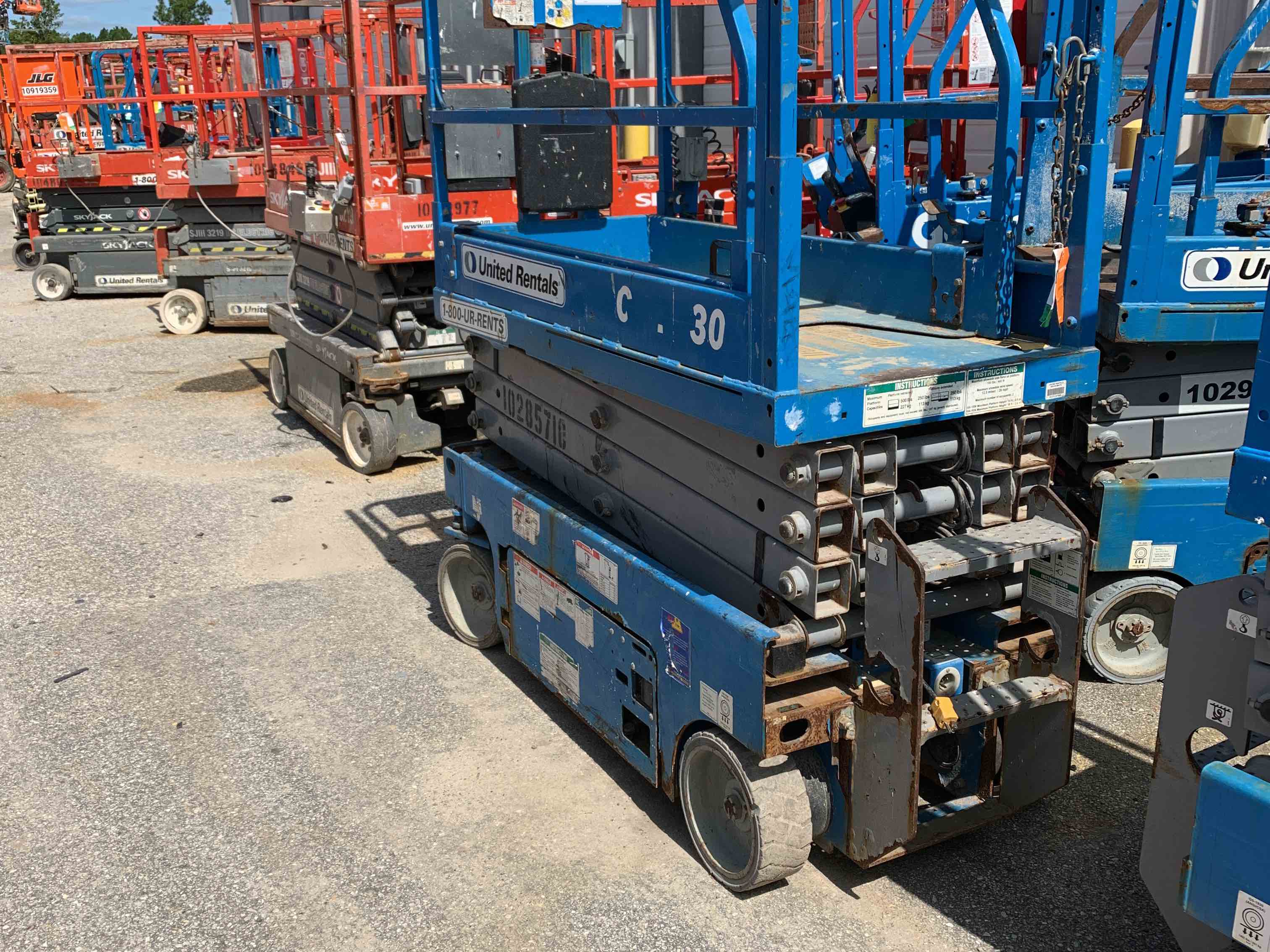 Used 2014 Genie GS1930 Electric Scissor Lift For Sale in Wilmington