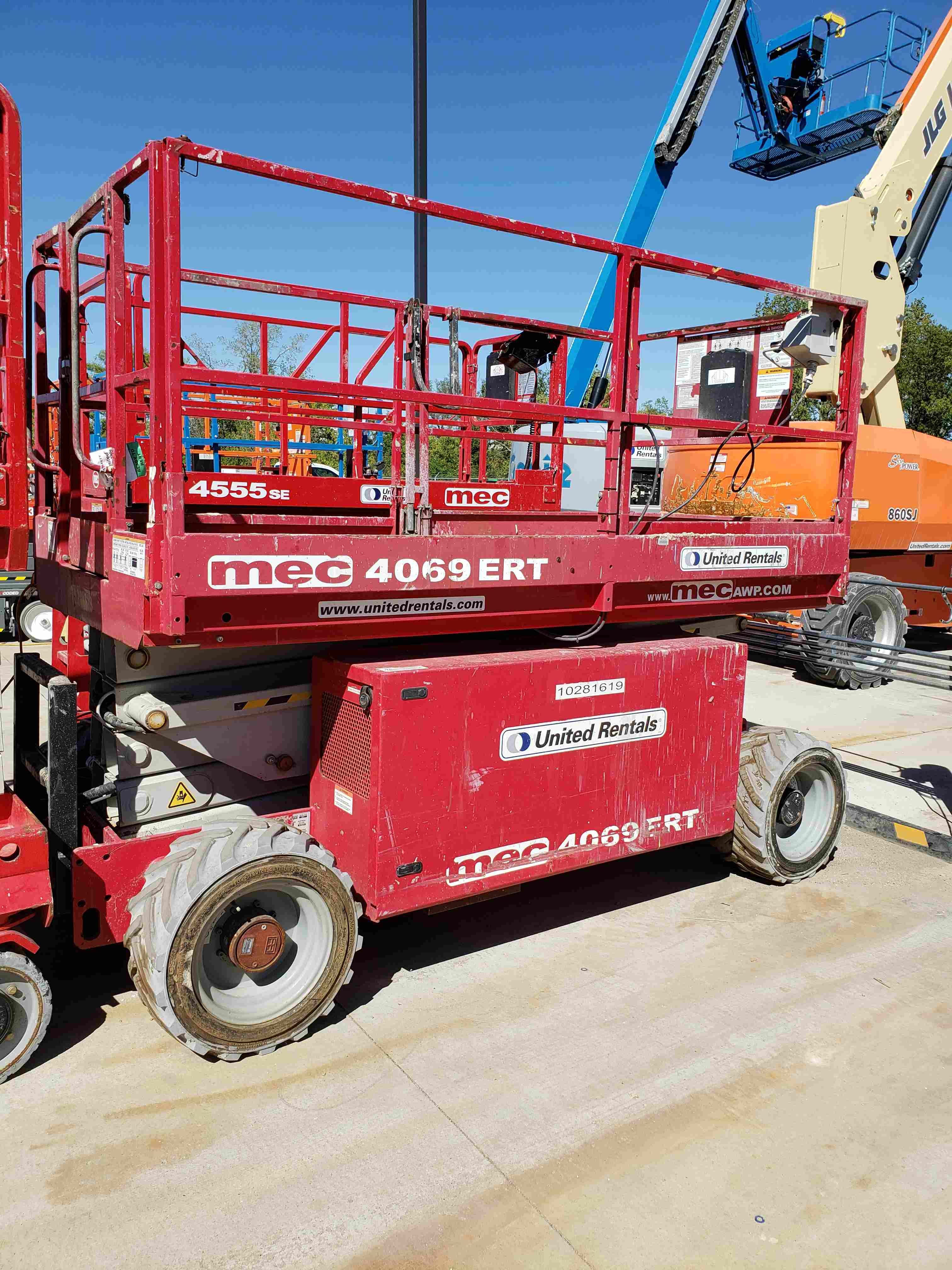 Used 2014 MEC 4069ERT Electric Scissor Lift For Sale in Oak Creek, WI