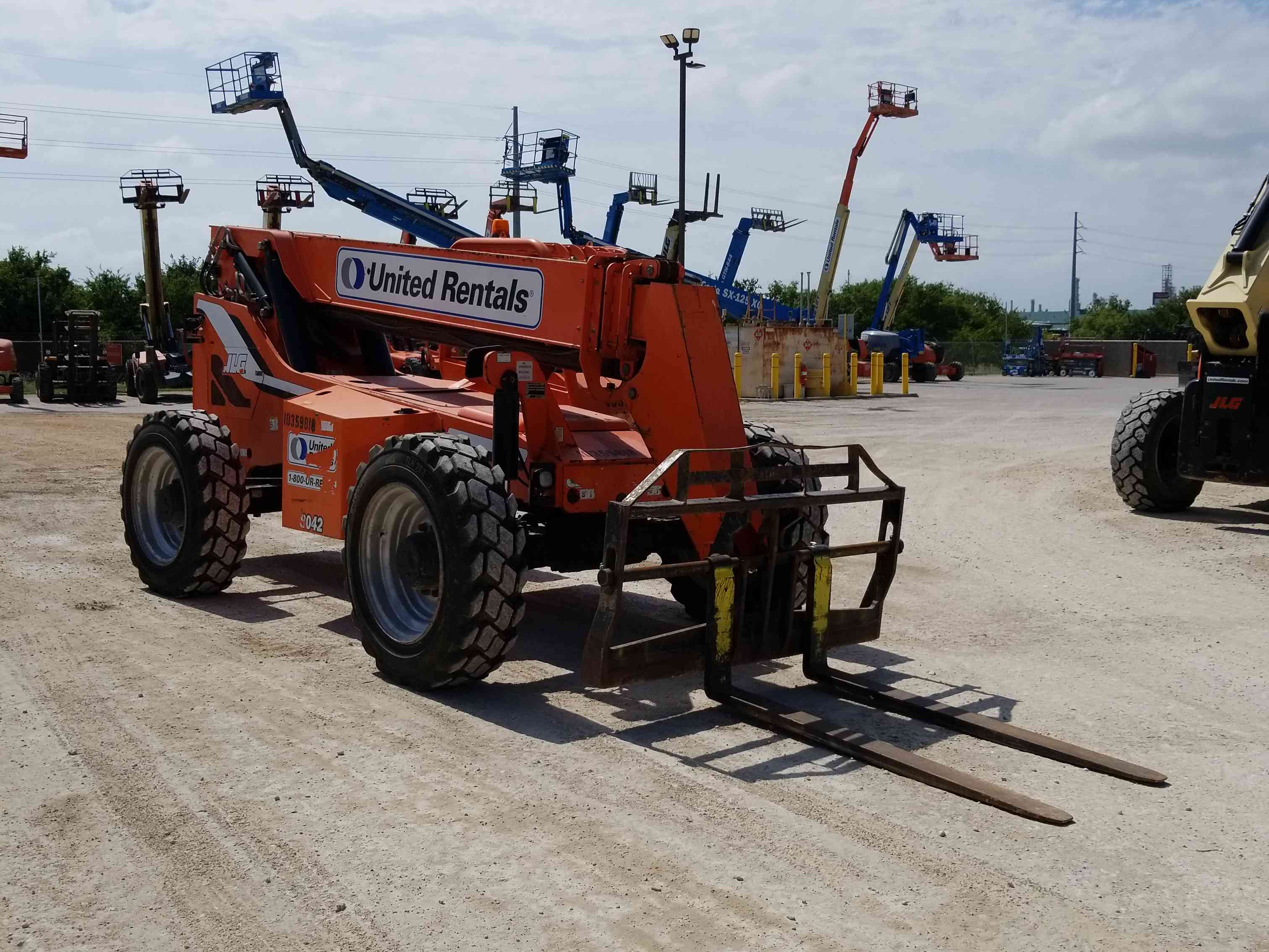 Used 2015 SKYTRAK 8042 Telehandler For Sale in La Porte, TX United