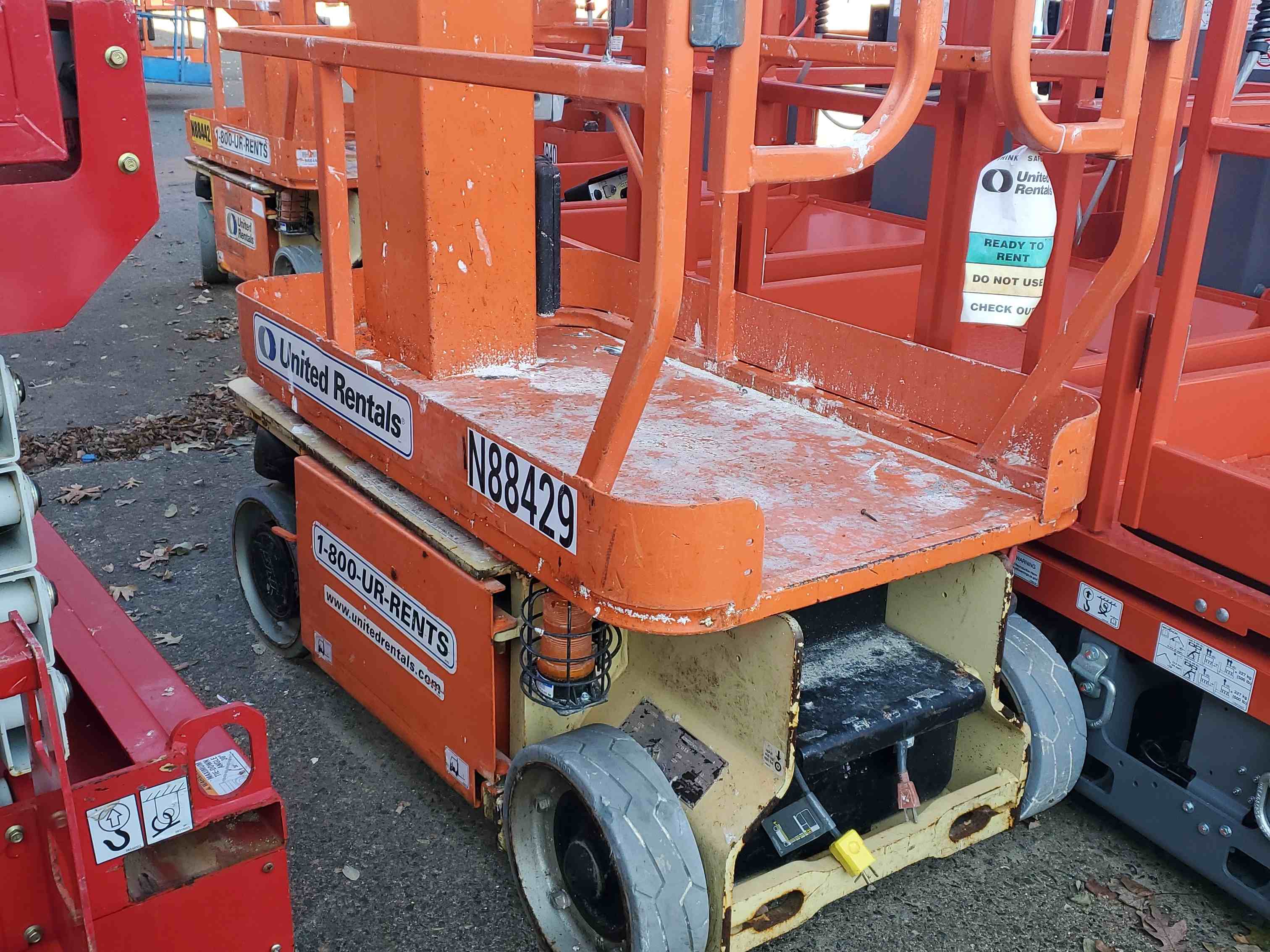Used 2014 JLG 1230ES SelfPropelled OnePerson Lift For Sale in Ludlow, MA United Rentals