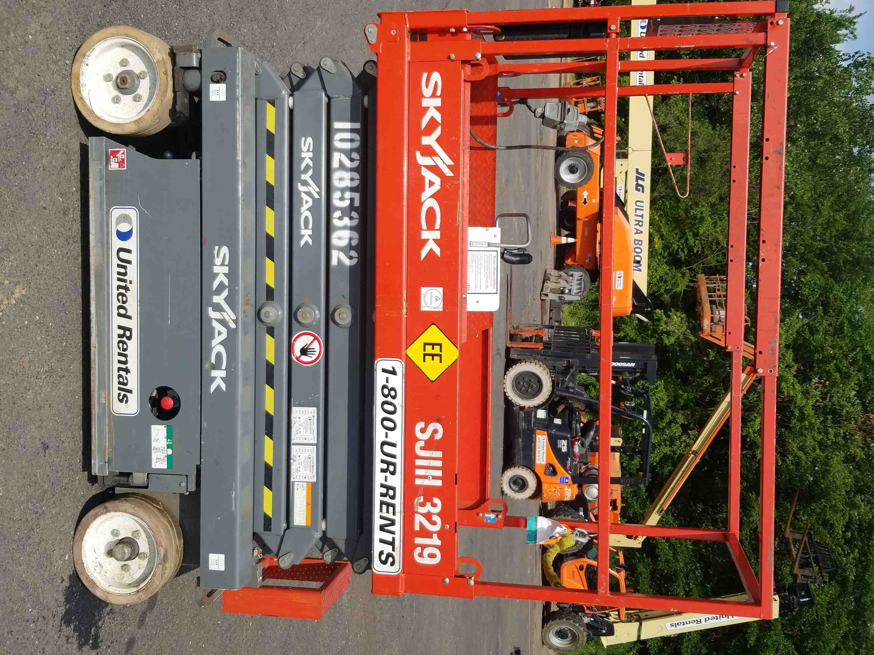 Used 2014 Skyjack SJIII3219 Scissor Lift For Sale in Clairton, PA
