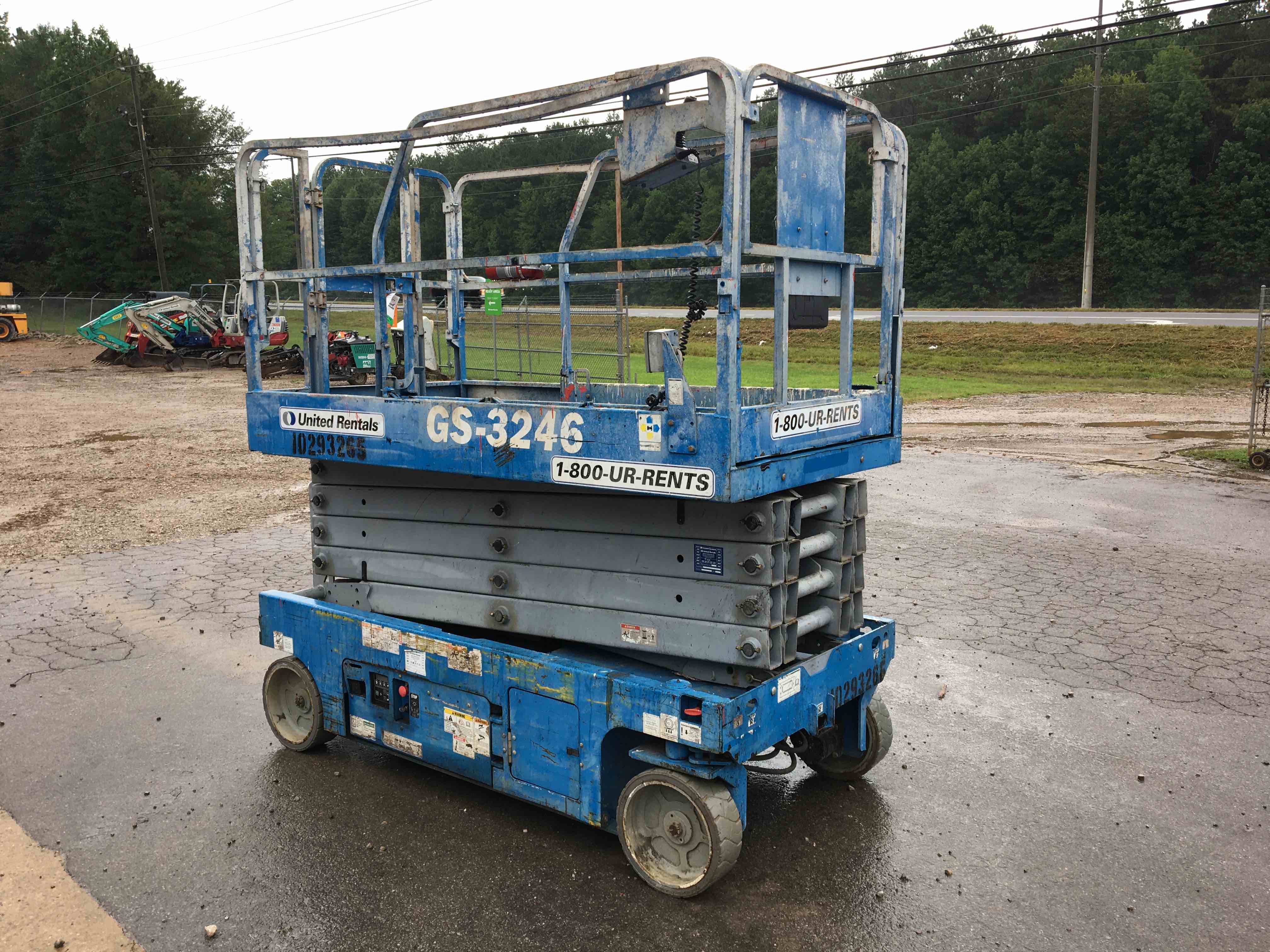 Used 2014 Genie GS3246 Scissor Lift For Sale in Forest Park, GA