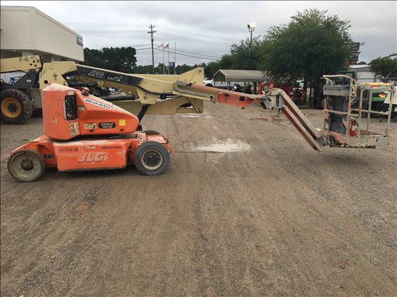2012 JLG E400AJ Boom Lift