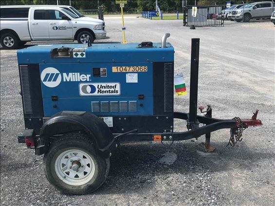 2016 Miller Welders Big Blue 300R Welder