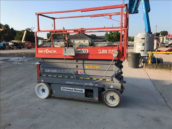 2013 Skyjack SJIII3226 Scissor Lift
