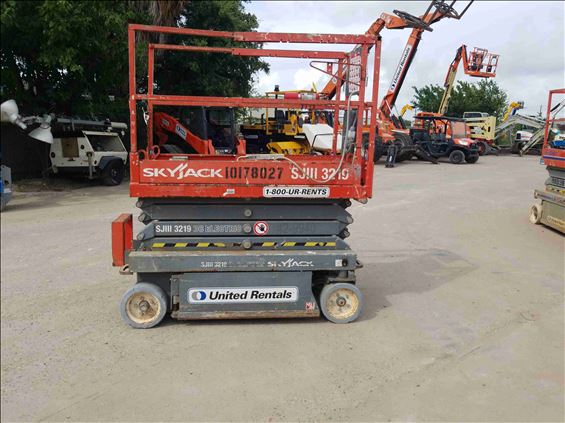 2013 Skyjack SJIII3219 Scissor Lift