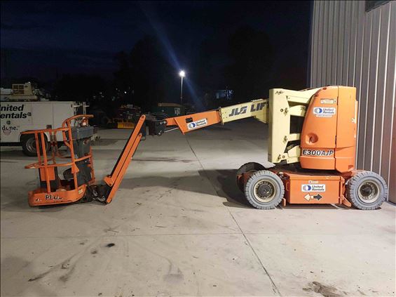 2013 JLG E300AJP Boom Lift