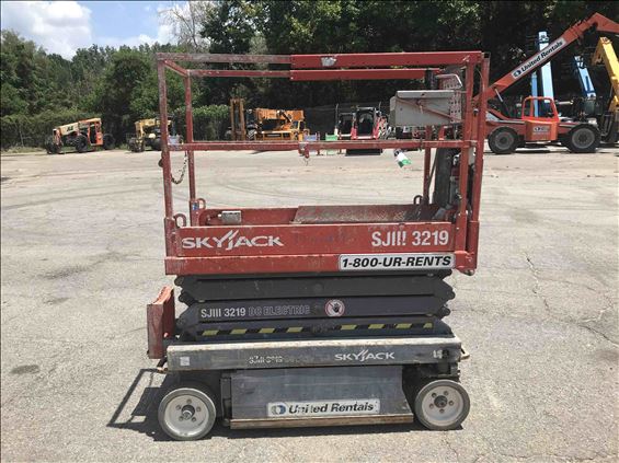 2013 Skyjack SJIII3219 Scissor Lift