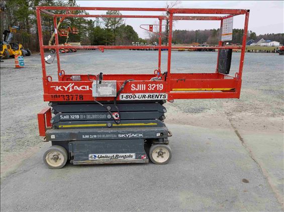 2013 Skyjack SJIII3219 Scissor Lift