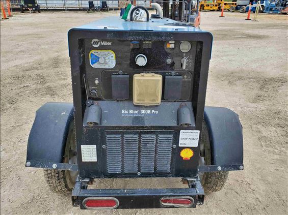 2017 Miller Welders Big Blue 300R Welder